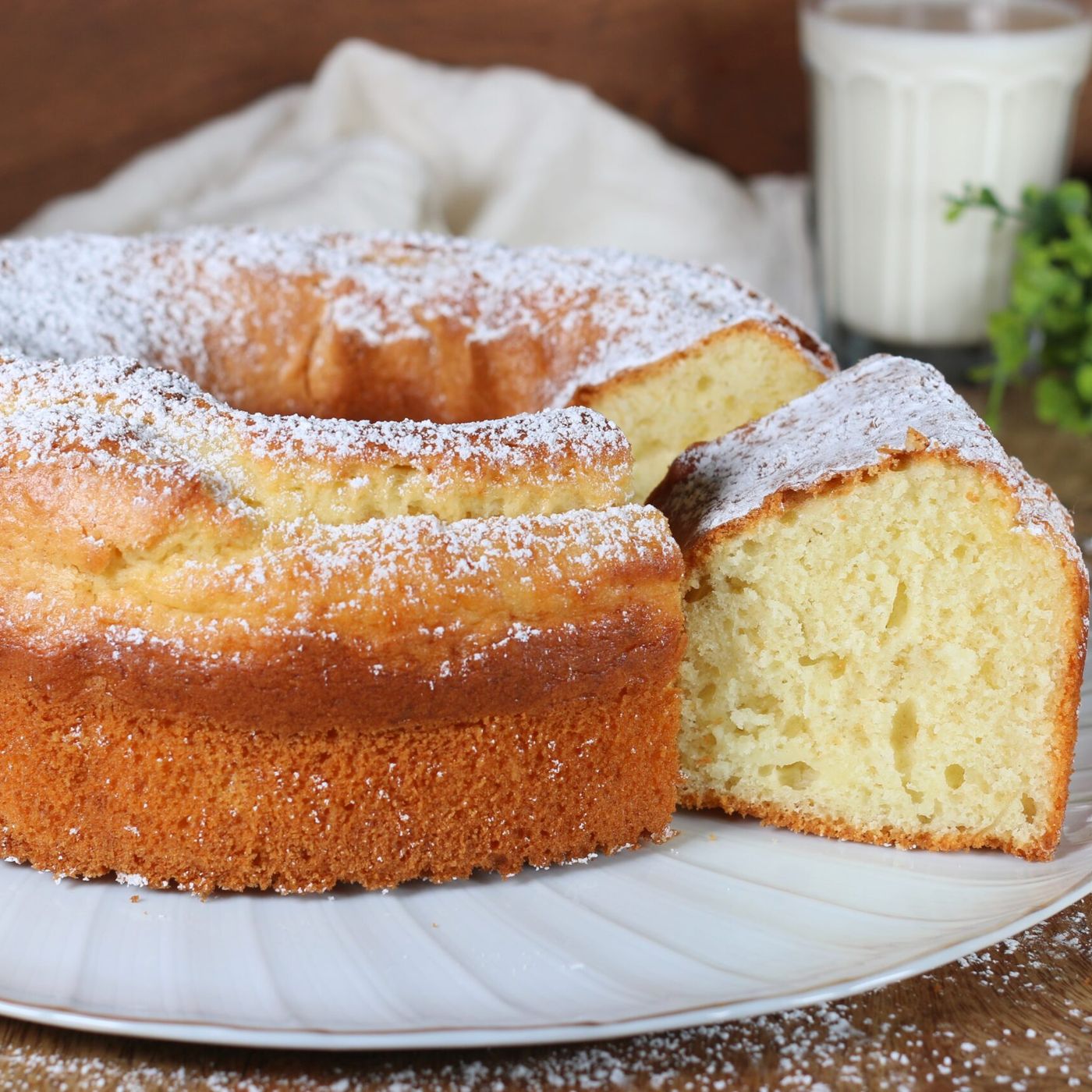 Ciambellone allo yogurt greco: ricetta facile e soffice episode artwork