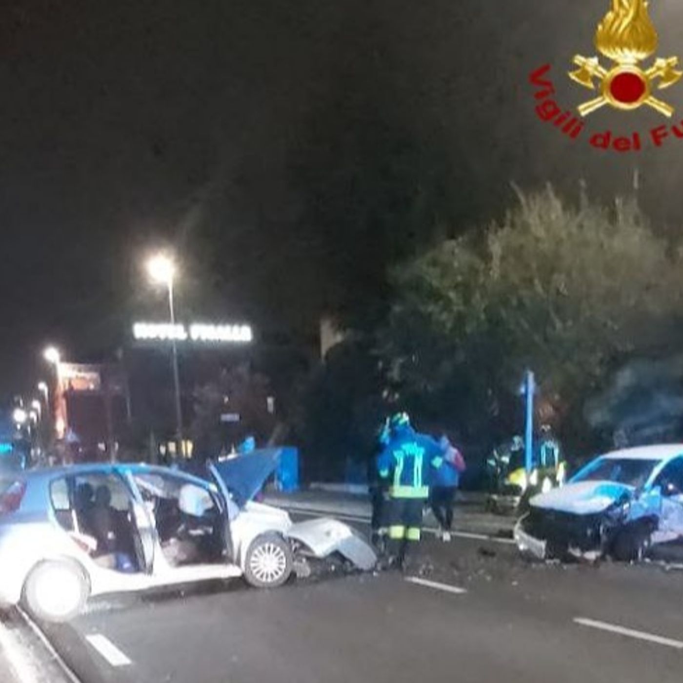 Frontale fra due auto nella notte a Belvedere: quattro feriti