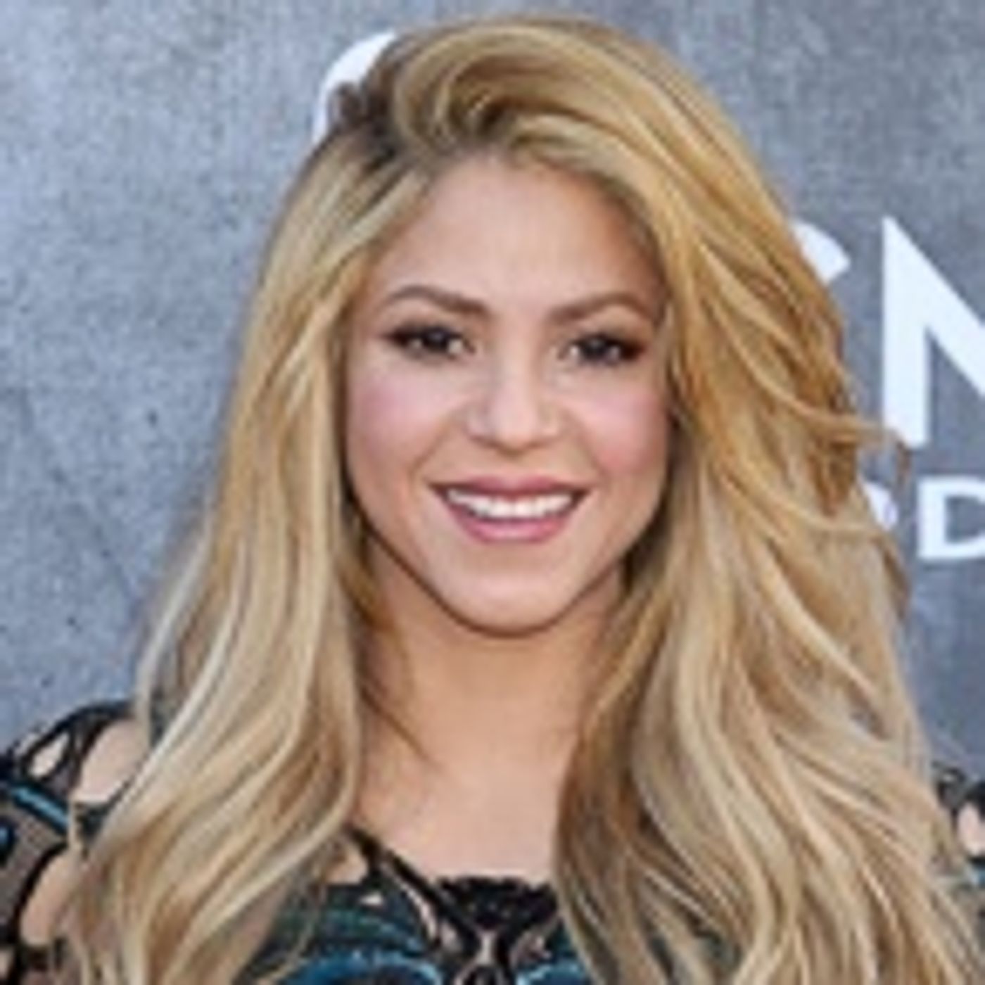 Who does Shakira want on "The Voice"?! episode artwork