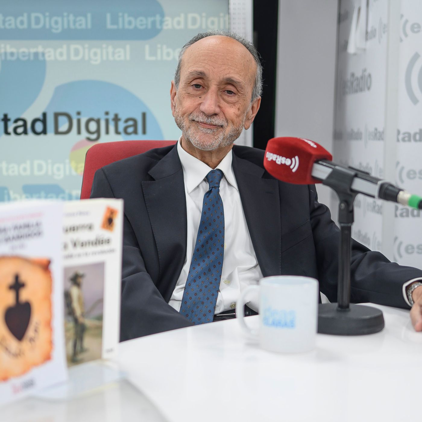 Jiménez Losantos entrevista a Alberto Bárcena, autor del libro 'La Guerra de La Vendée'