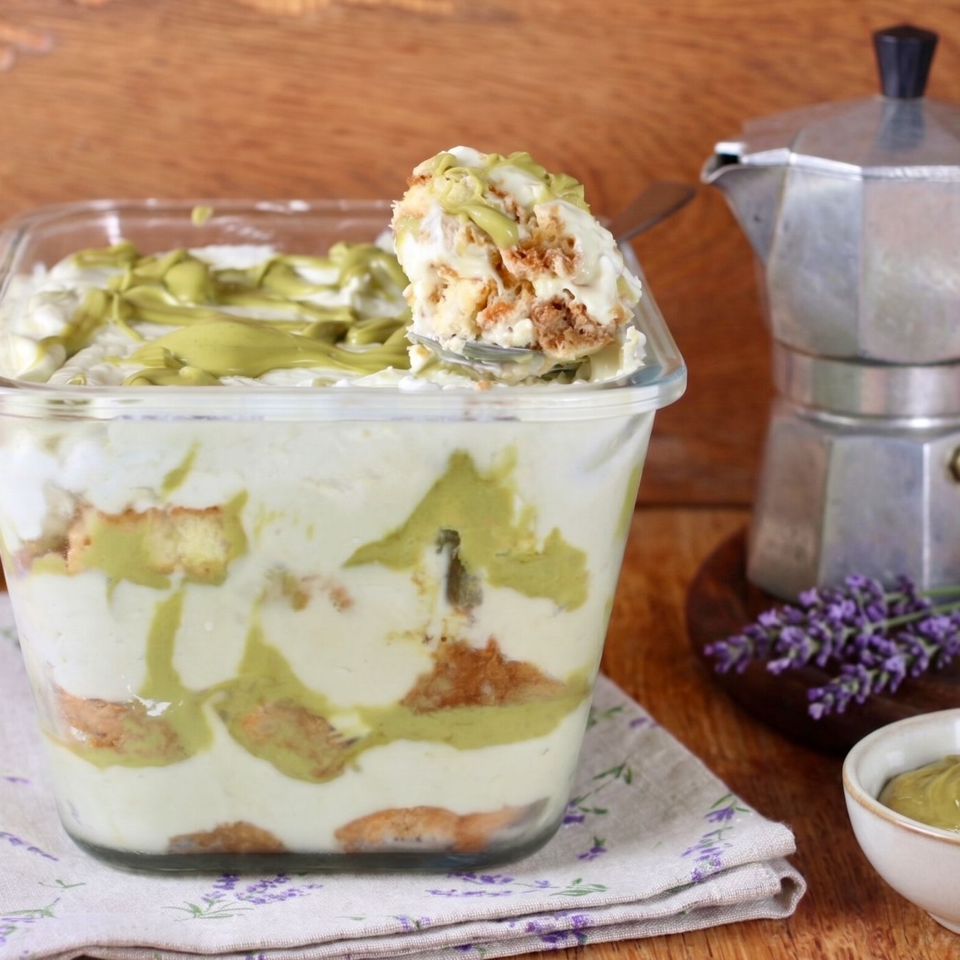 Tiramisù al pistacchio senza uova: la ricetta facile, cremosa e irresistibile episode artwork
