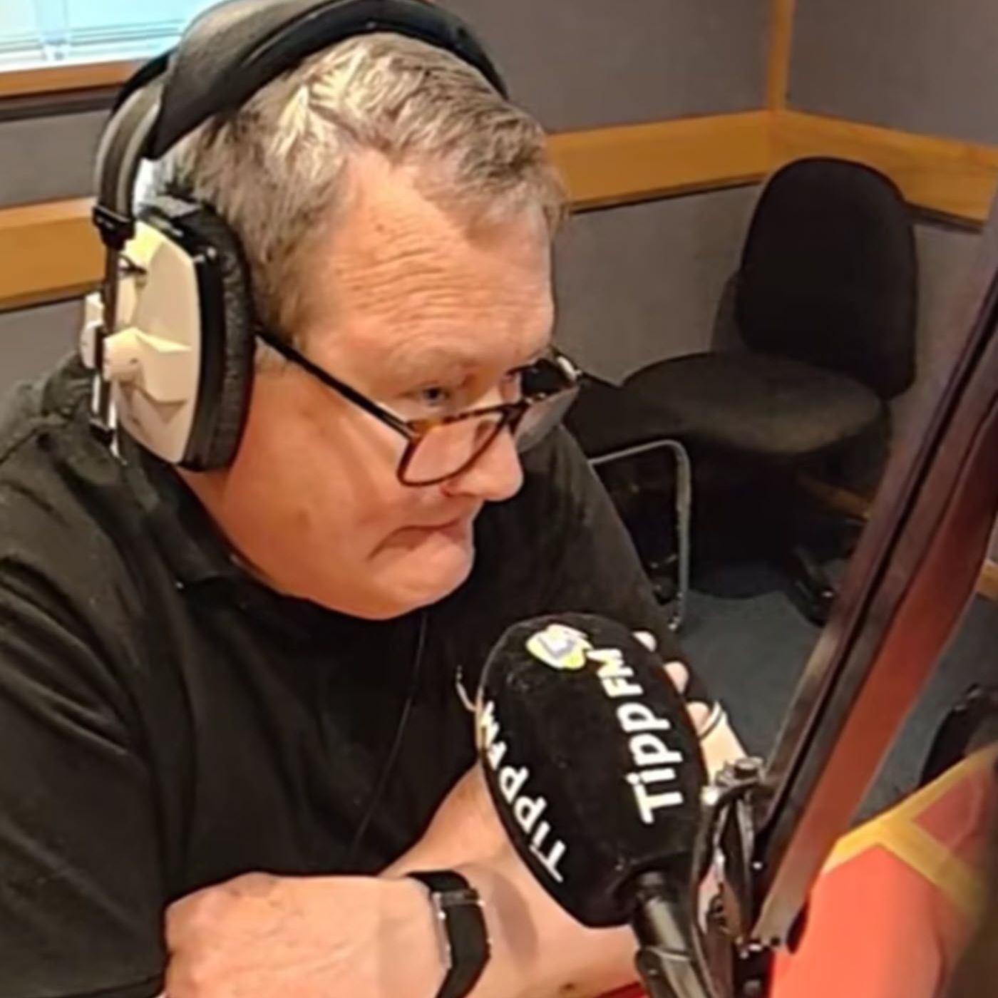 Talking about American issues on Irish radio E704 episode artwork