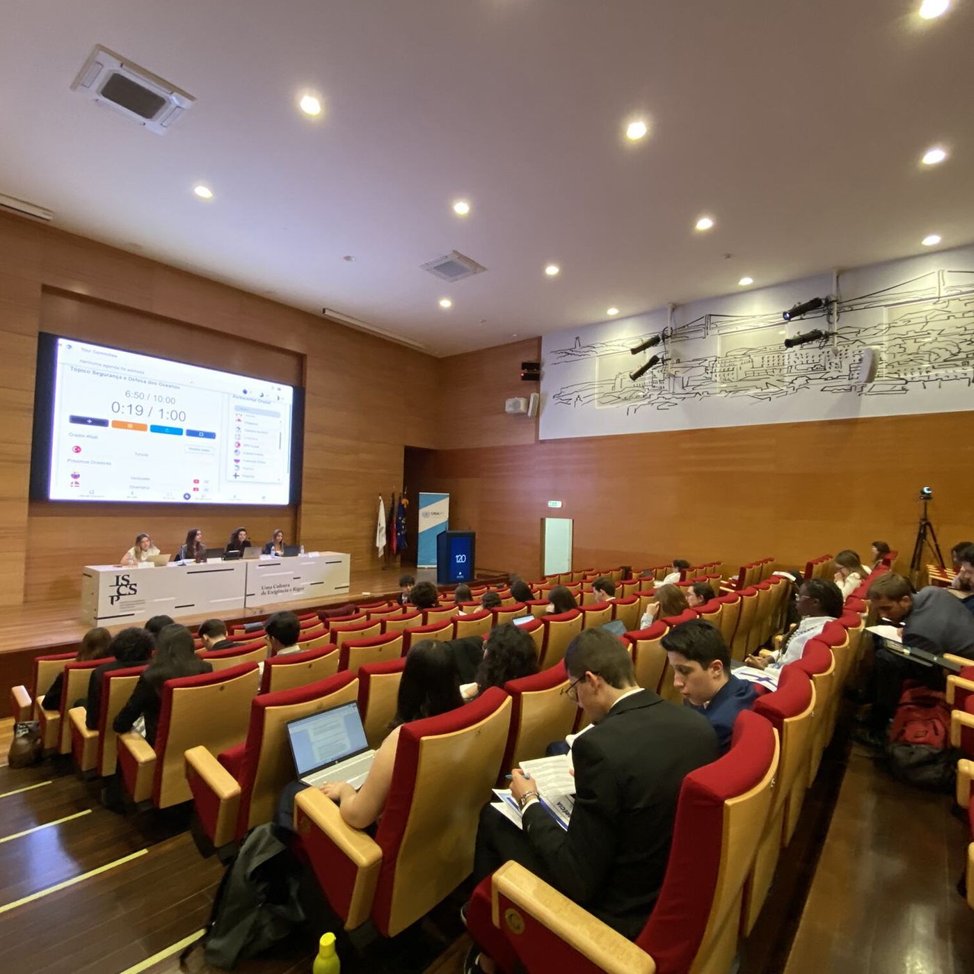 Portugal abriga edição do Modelo ONU investindo em líderes do futuro episode artwork