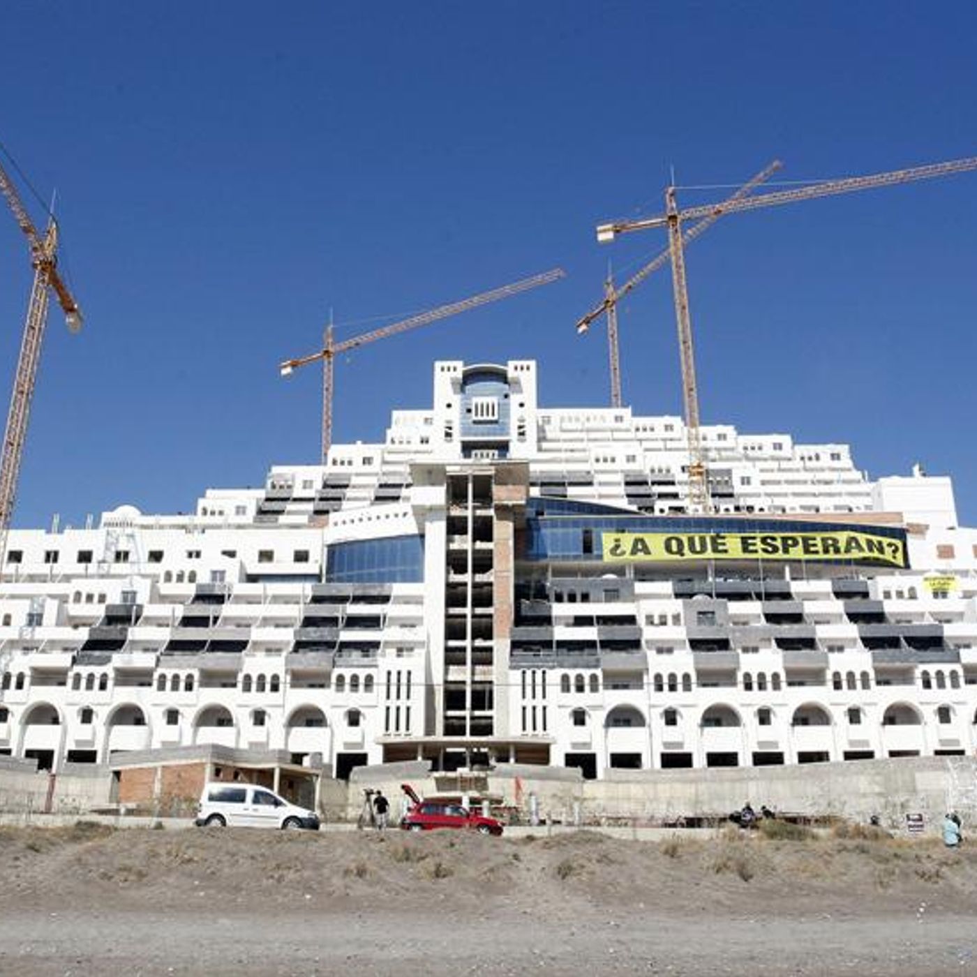 La República de los Tonnntos: El PSOE, detrás de la construcción de El Algarrobico