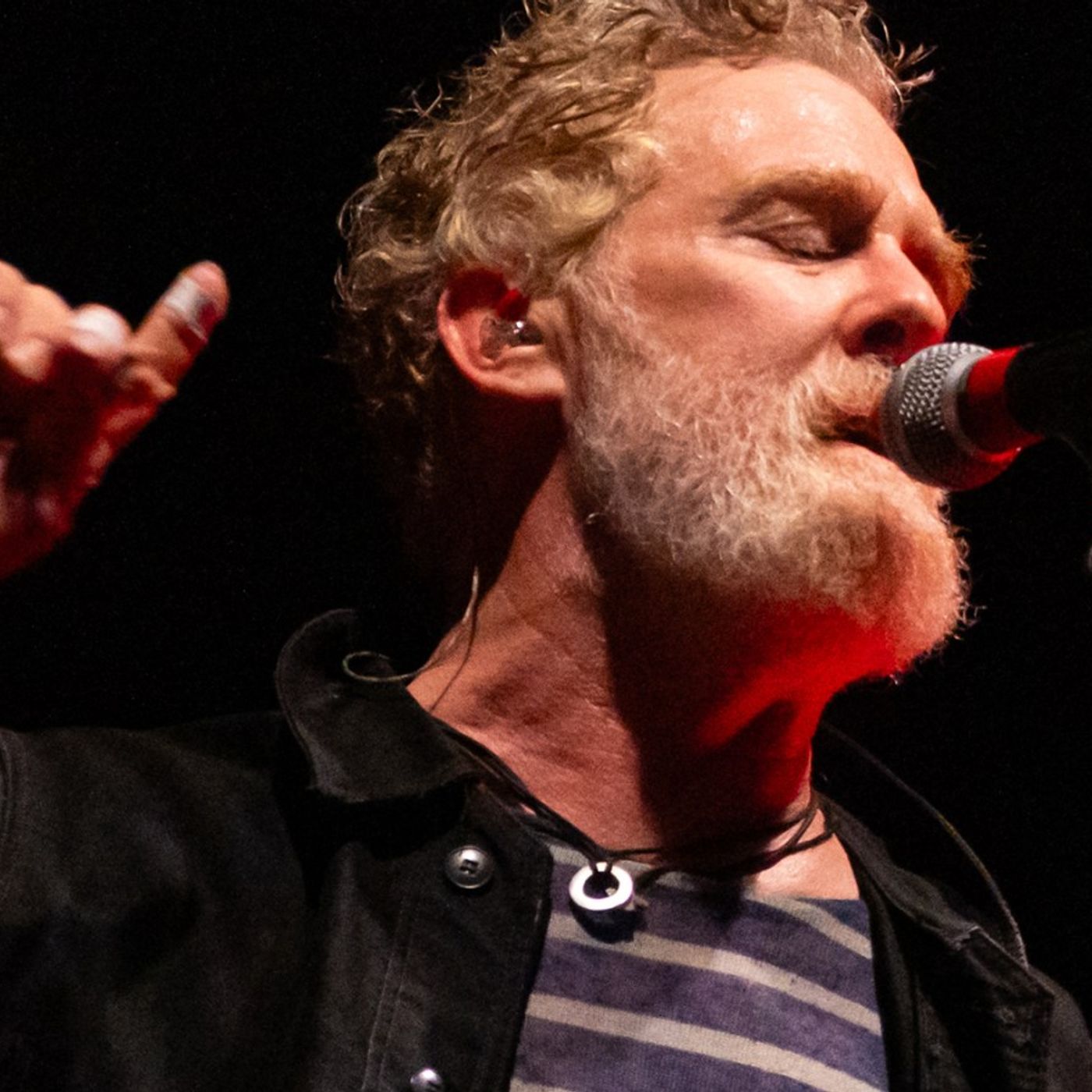 See Glen Hansard Sing Moving, Unreleased Song at Final Performance