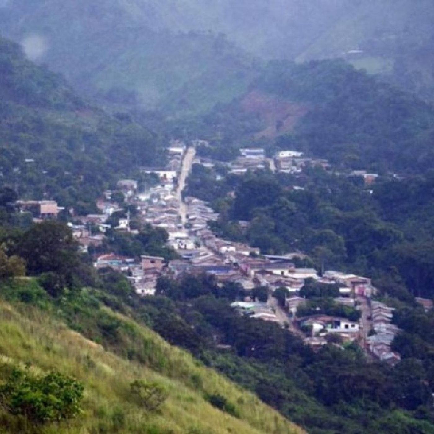 Extraños y armados: crónica de los días oscuros en San José de Oriente