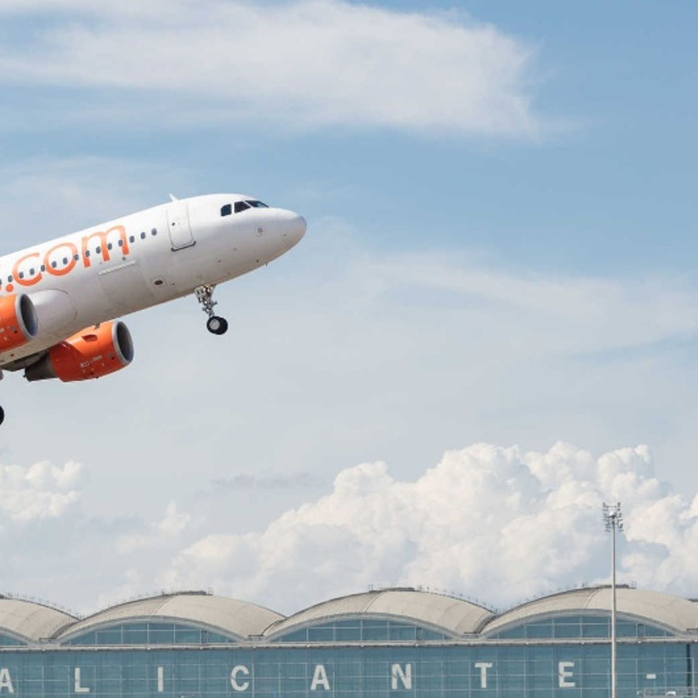 Los efectos de la guerra de Irán en el transporte aéreo: "España tiene garantizado el queroseno para el verano, pero el precio ya se ha dupl episode artwork