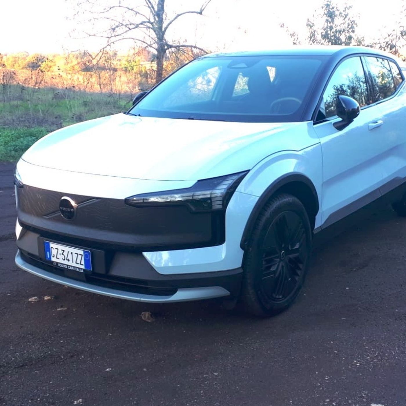 Volvo EX30 Cross Country Ultra - Elettrica compatta, spirito nordico