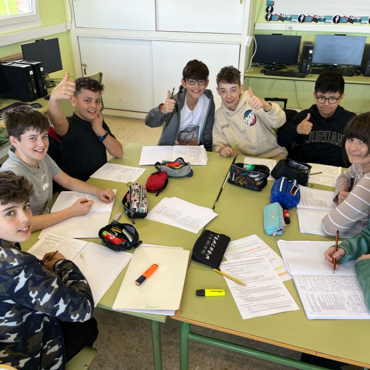 6B MaJose - Gael, Aday, Irina, Armando, Nico, Rodrigo, Mario and Paula describing themselves in English thumbnail