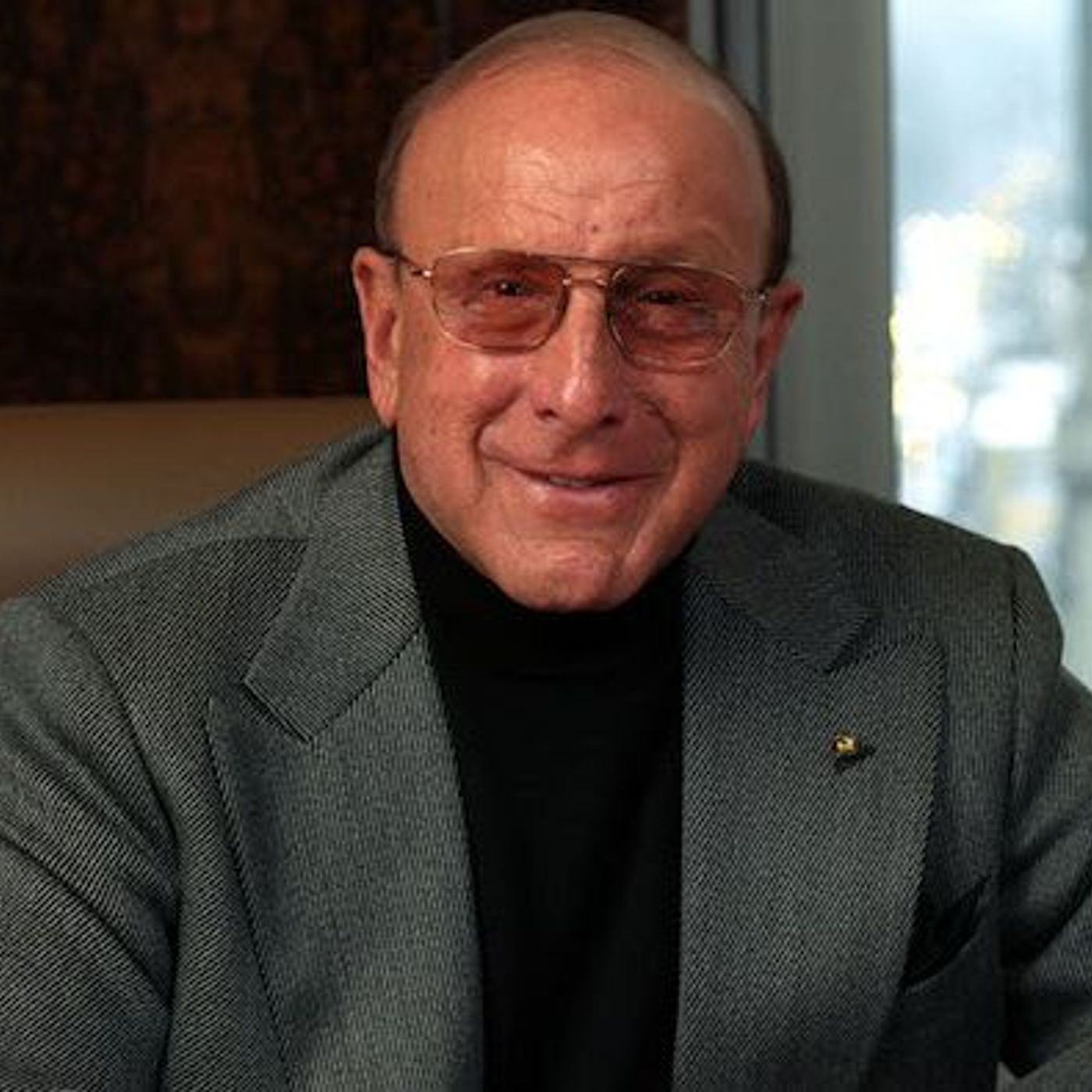 Clive Davis Dies at 94 episode artwork