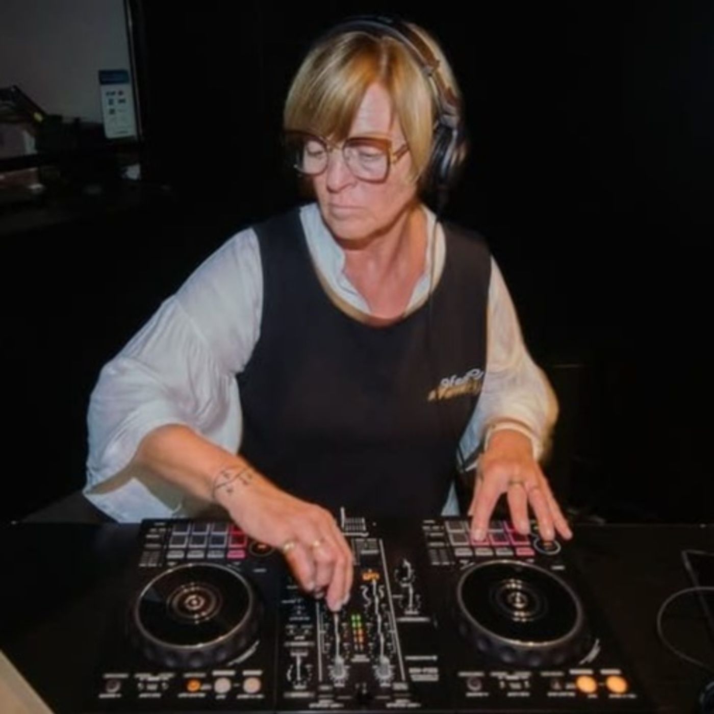 Entrenando para la jubilación | Diana Rumbo, Dj a los 69 años episode artwork