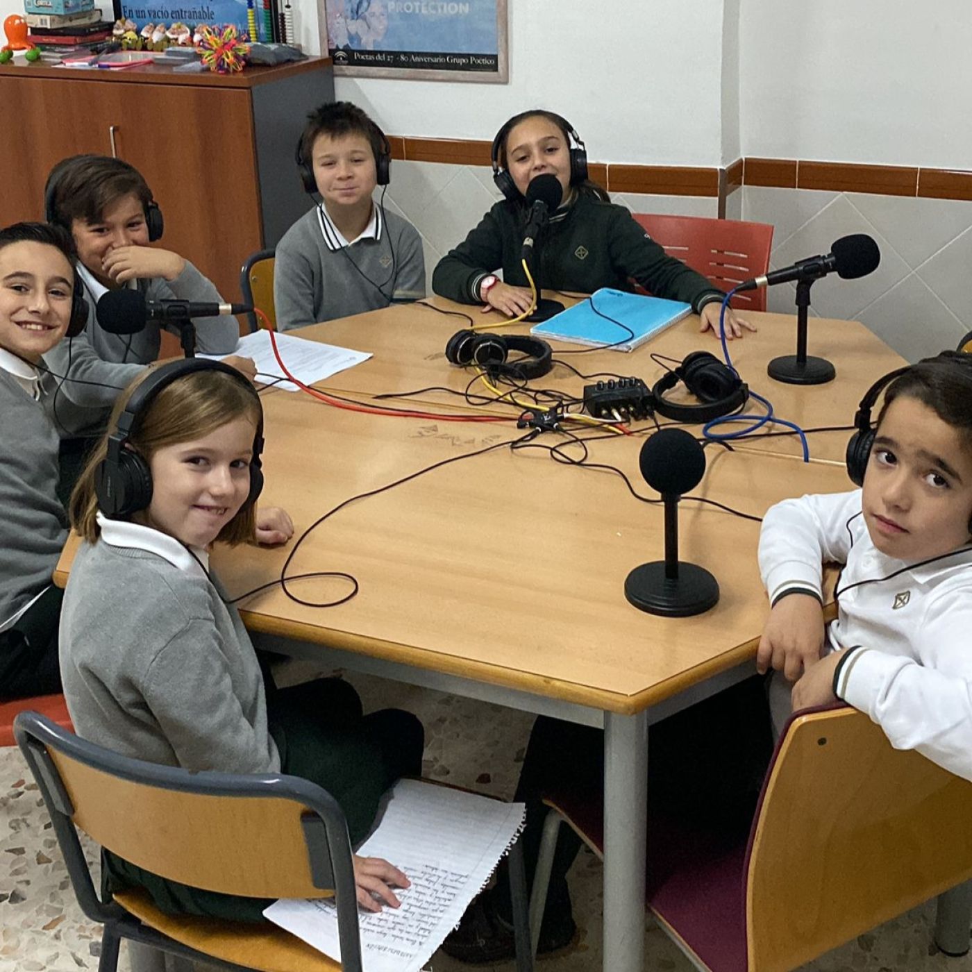 ️ Nuevo episodio en la radio escolar (4/12/25) episode artwork