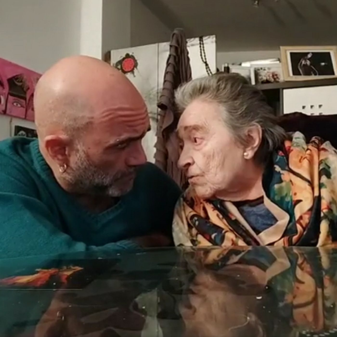 Documental sonoro: "EA, más que dos vocales" - Con Paco y Carmen Mora Documental sonoro: "EA, más que dos vocales" - Con Paco y Carmen Mora