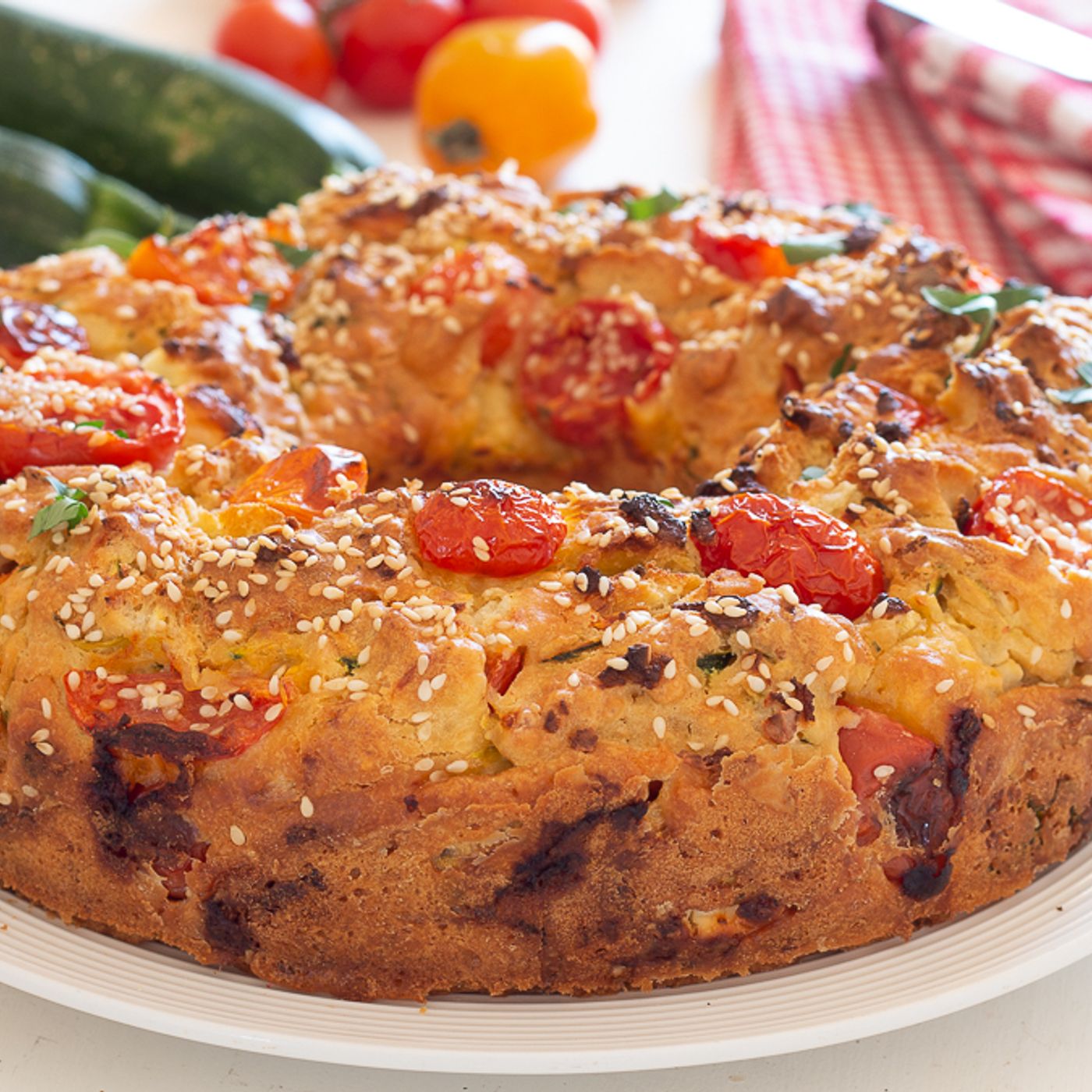 Ciambella con zucchine e pomodorini