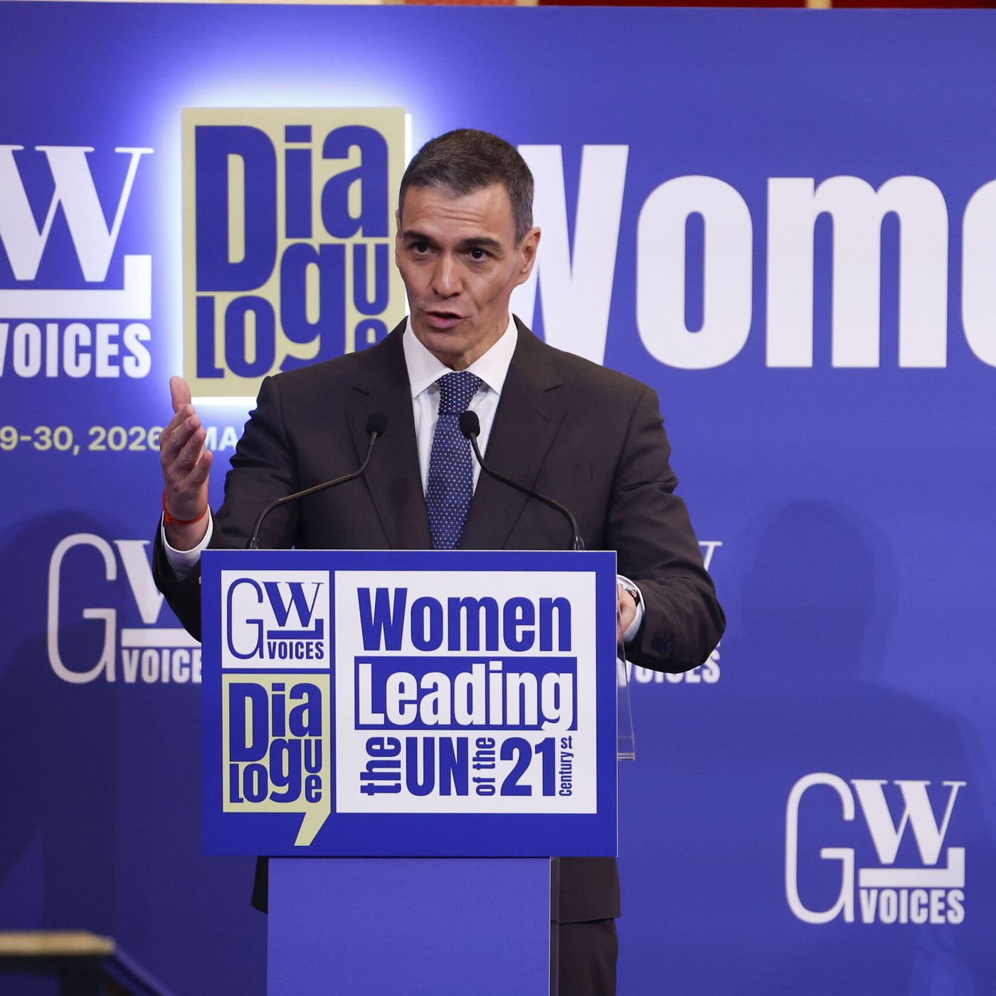 Editorial Luis Herrero: Sánchez, ausente en el funeral, dice ahora que llegará "hasta el final" con el accidente