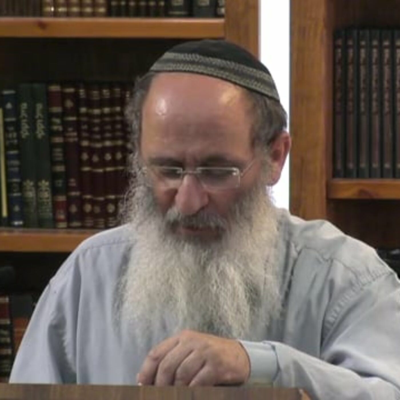 "ויהיו חיי שרה" -מדוע כשהתורה מספרת על חייה של  שרה מיד מתואר שהיא נפטרה ? | הרב אורי עמוס שרקי episode artwork