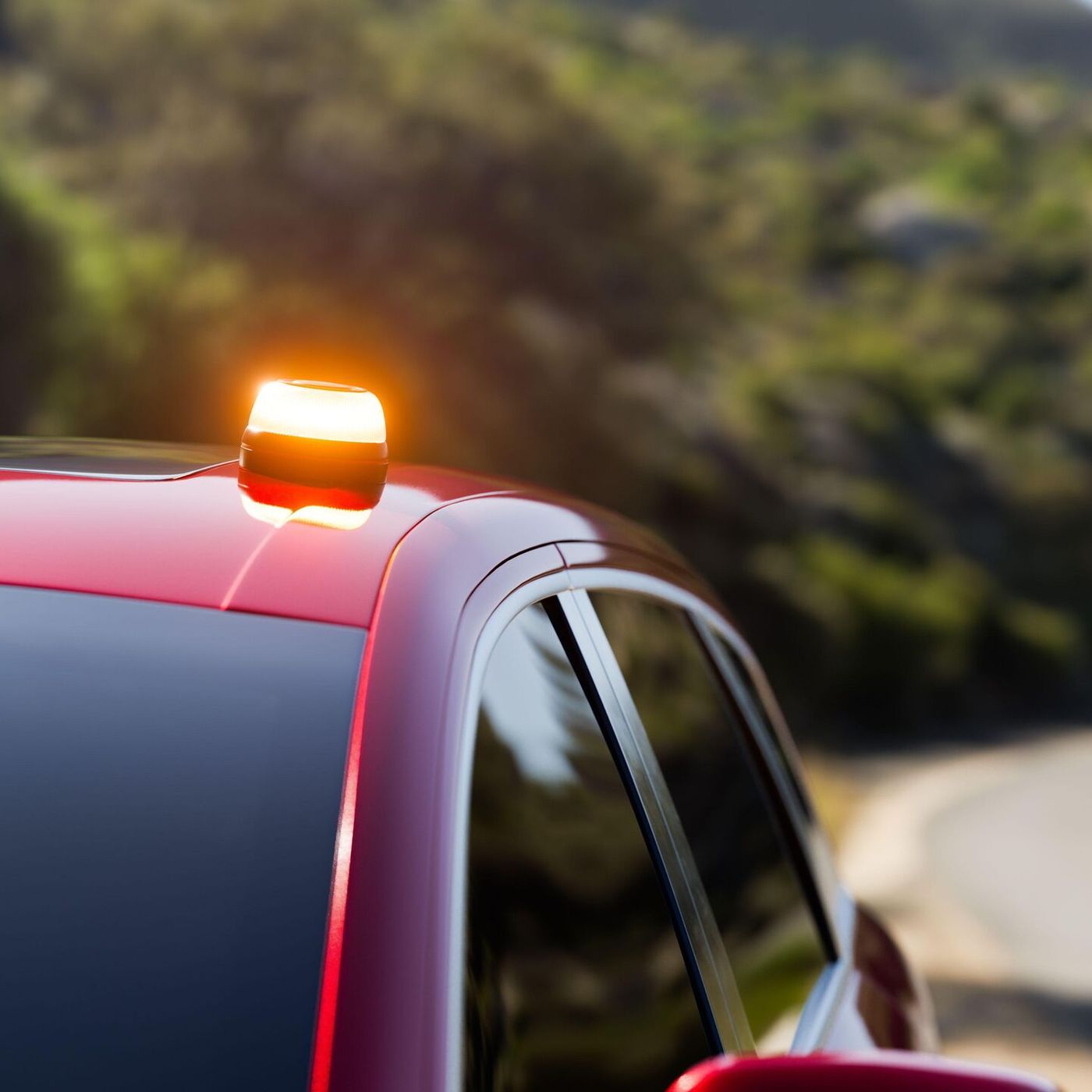 Las noticias de Herrero: Los guardias civiles advierten que la baliza V16 es un riesgo para el "robo de coches"