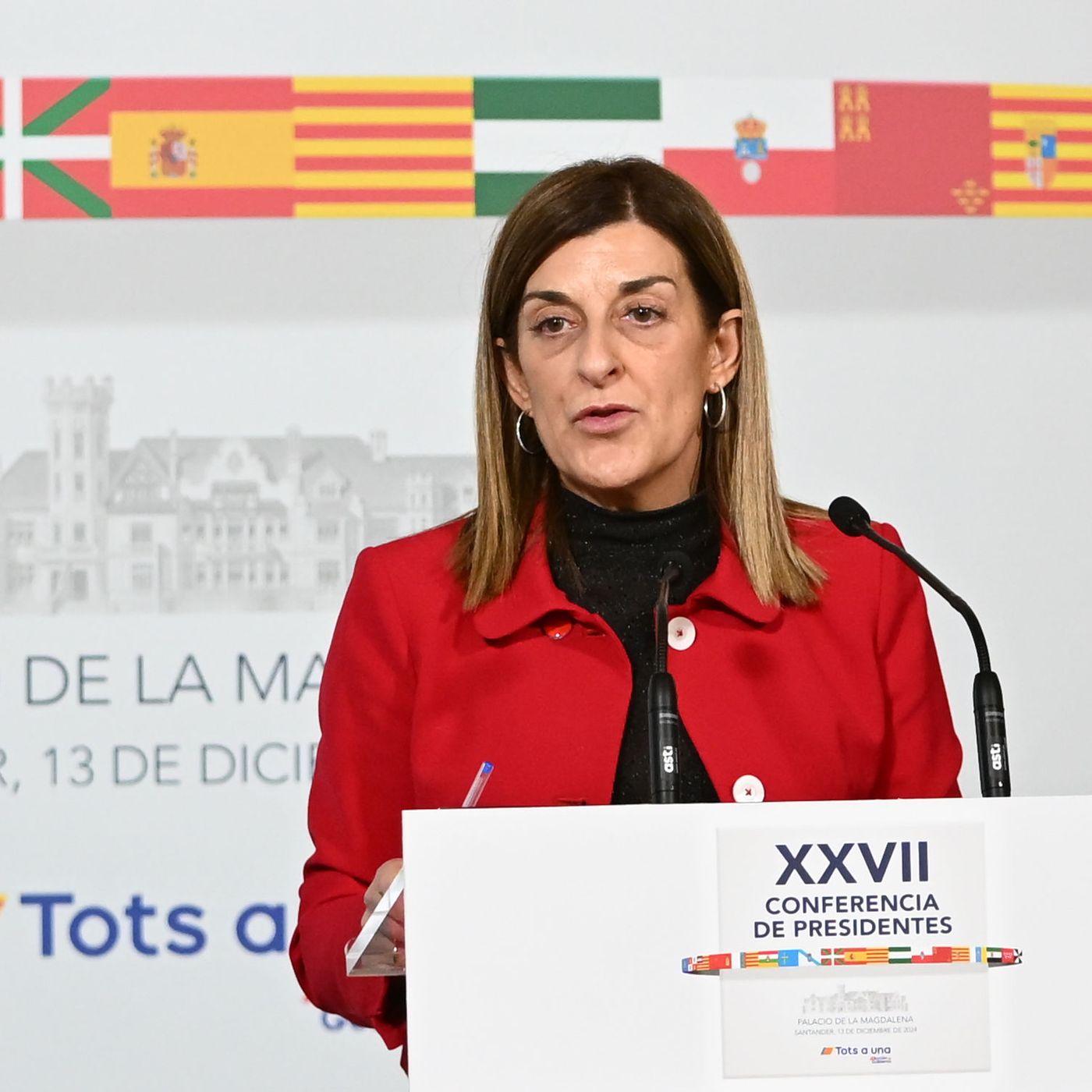 Prensa económica: El colmo de la hiperregulación: Cantabria regulará la entrada de flores en los hospitales