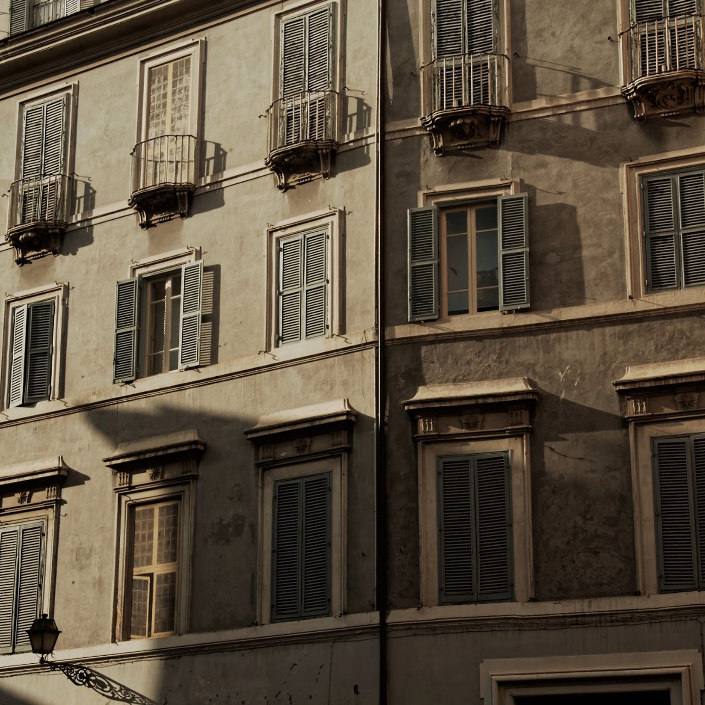 #720 Come Disneyland, tra keybox e B&B - e altre storie di Roma episode artwork