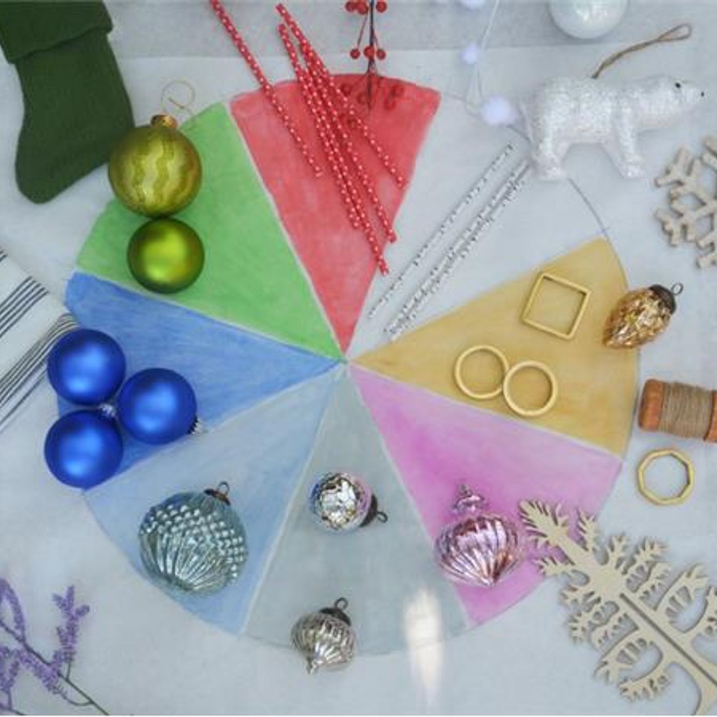 What are your holiday entertaining essentials in a small space? episode artwork
