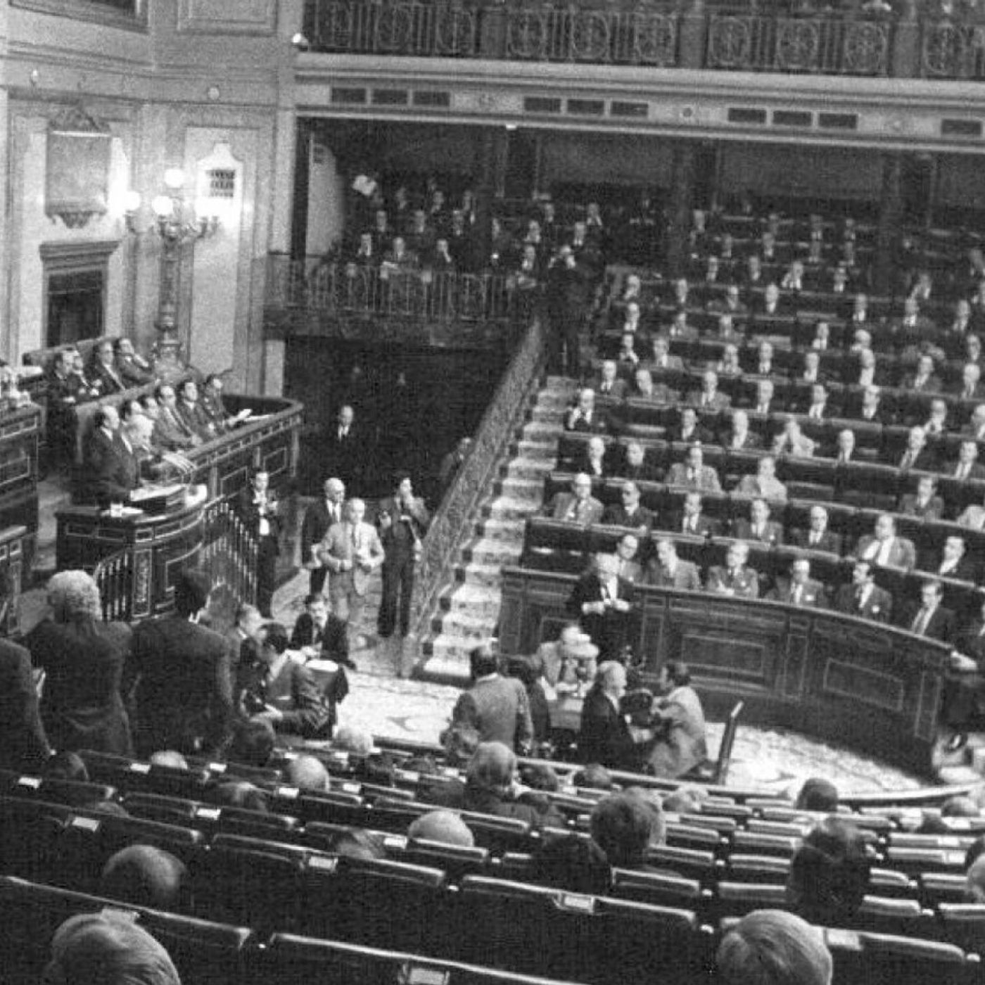 La República de los Tonnntos: Alfabetizando a memos, cretinos y tontos sobre la Transición, el harakiri del franquismo