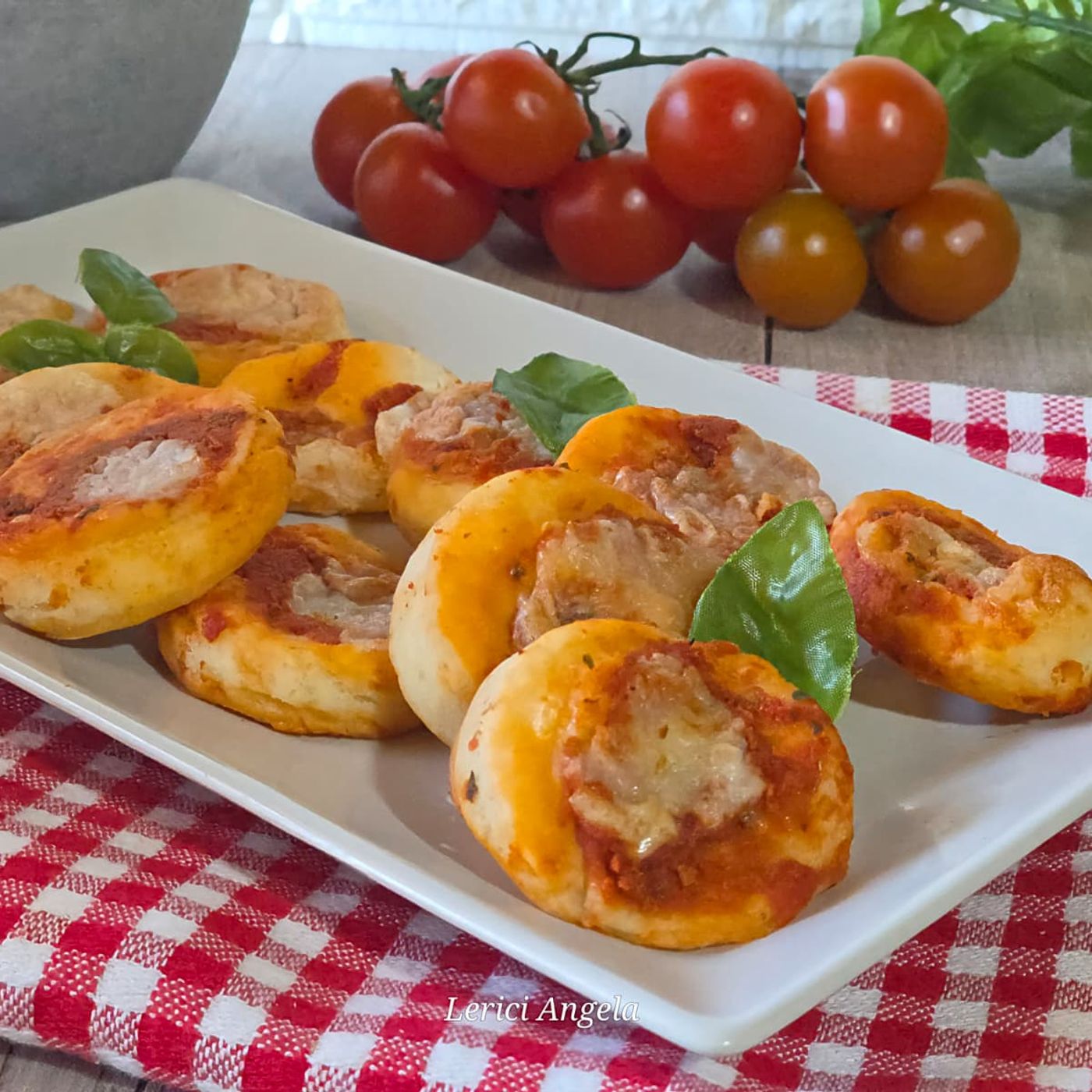 Pizzette di sfoglia veloci e croccanti