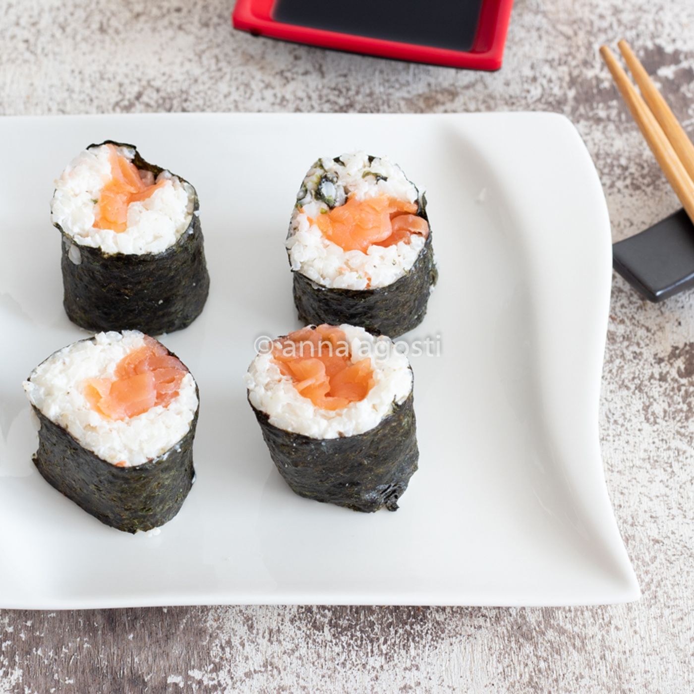 Hosomaki al salmone affumicato: la ricetta semplice per un sushi fatto in casa episode artwork