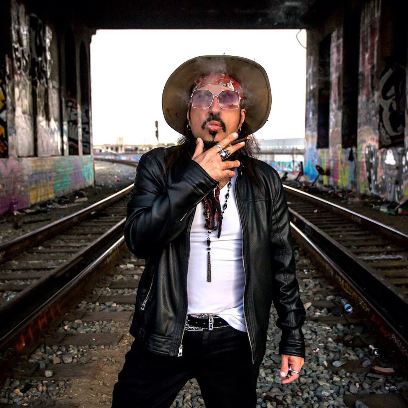 Italian/American bassist, producer, music consultant Fabrizio Grossi is my very special guest! episode artwork