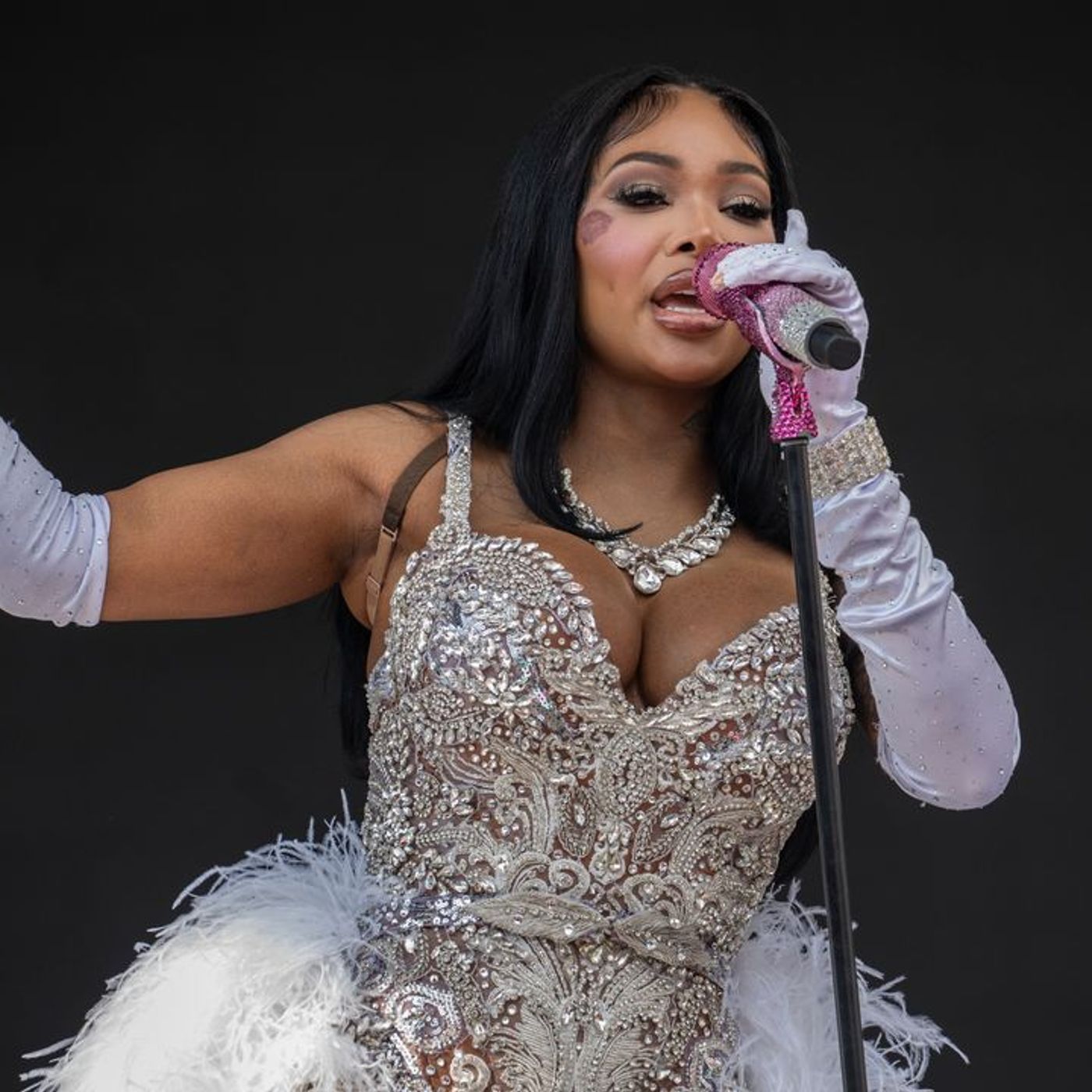Summer Walker Sues Label and Management for Fraud