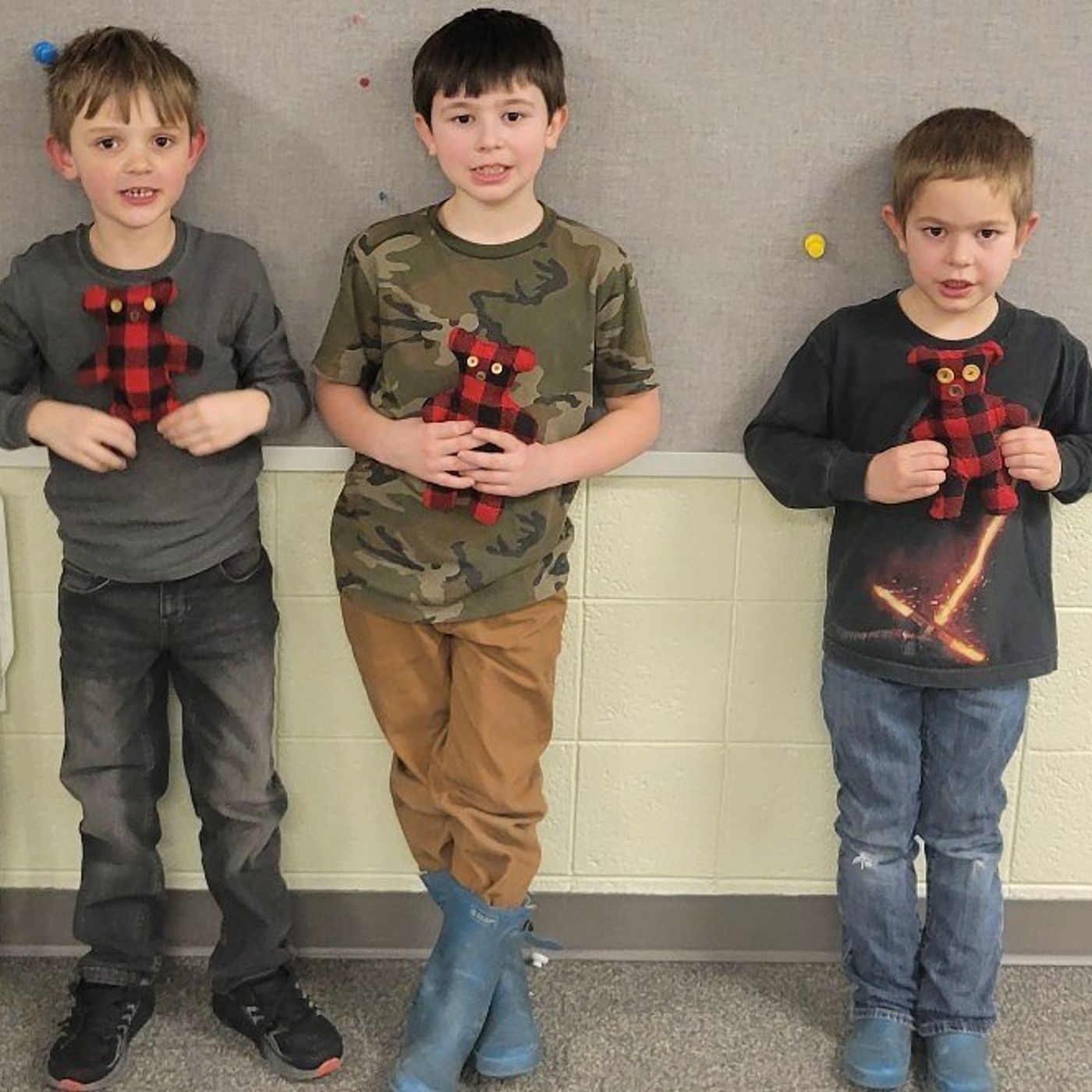 Leaf River Soaring Eagles stuff Teddy bears for 4-H Cares Project