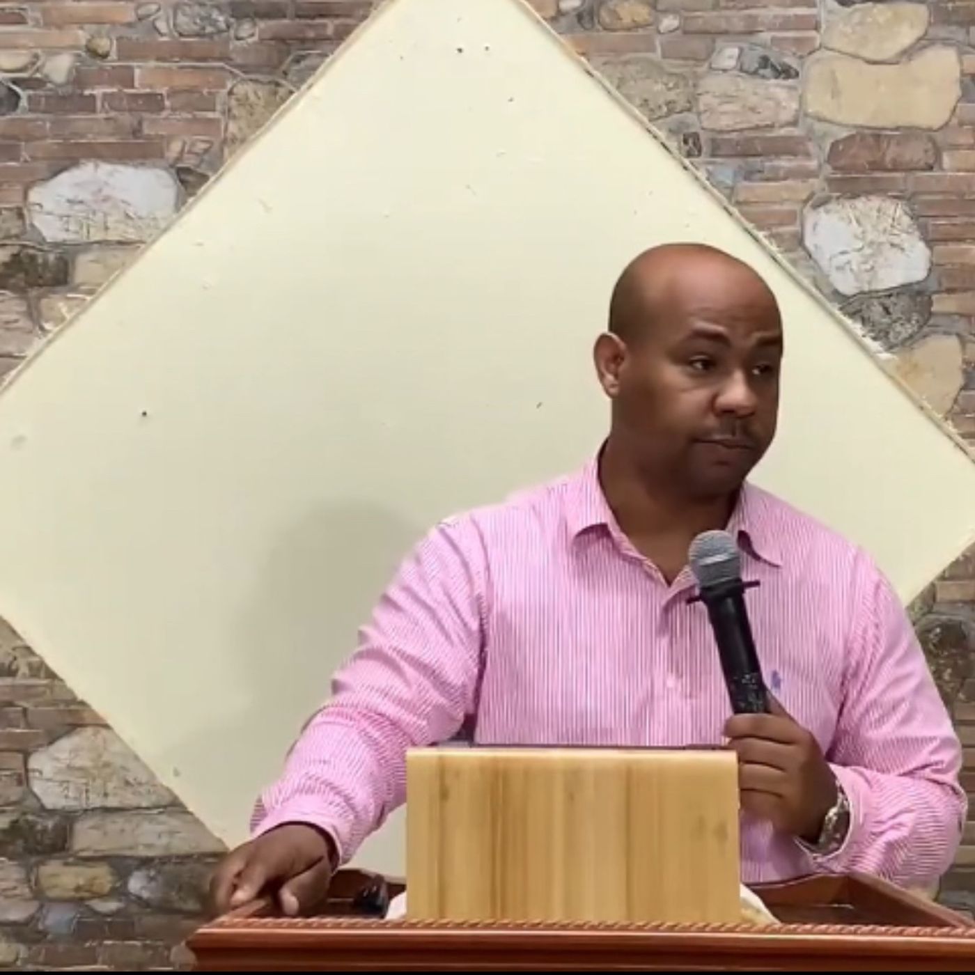 El peligro del liberalismo cristiano: Gracia sin santidad - Smaily Rosario