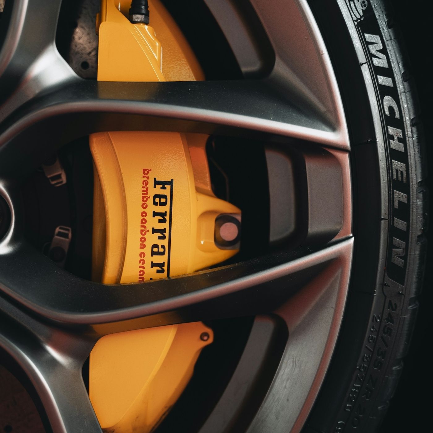 IW176 - Ferrari Luce, quanto è difficile innovare un brand forte e amato? episode artwork