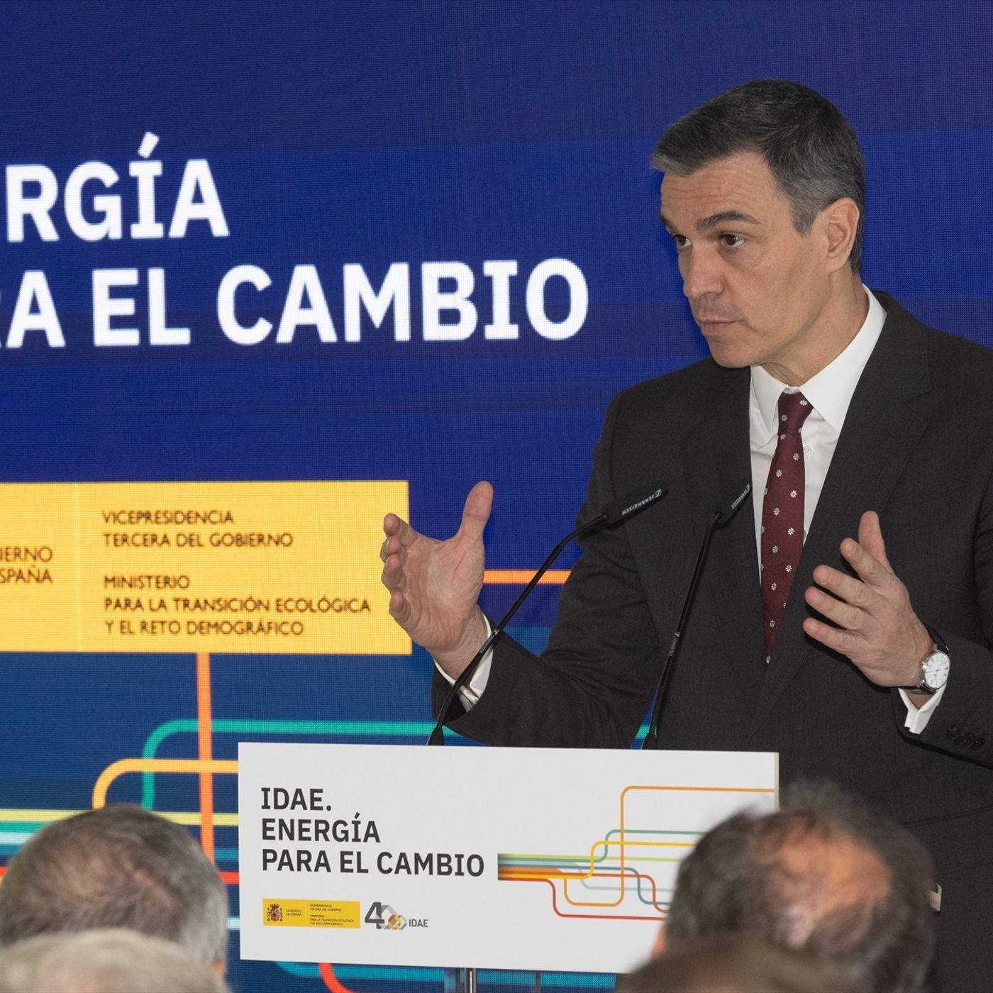 Prensa económica: España acorralada: EEUU embarga bienes por la deuda de Sánchez con las renovables