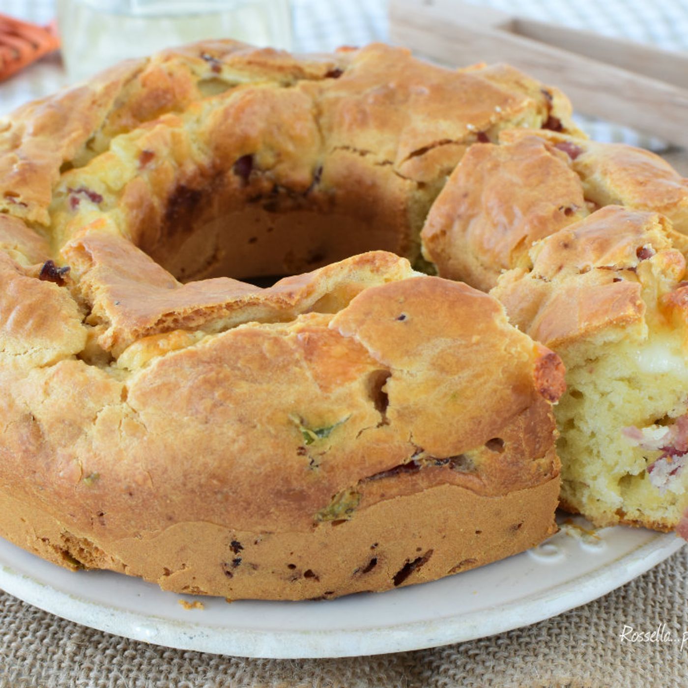 CIAMBELLONE PROSCIUTTO e FORMAGGIO