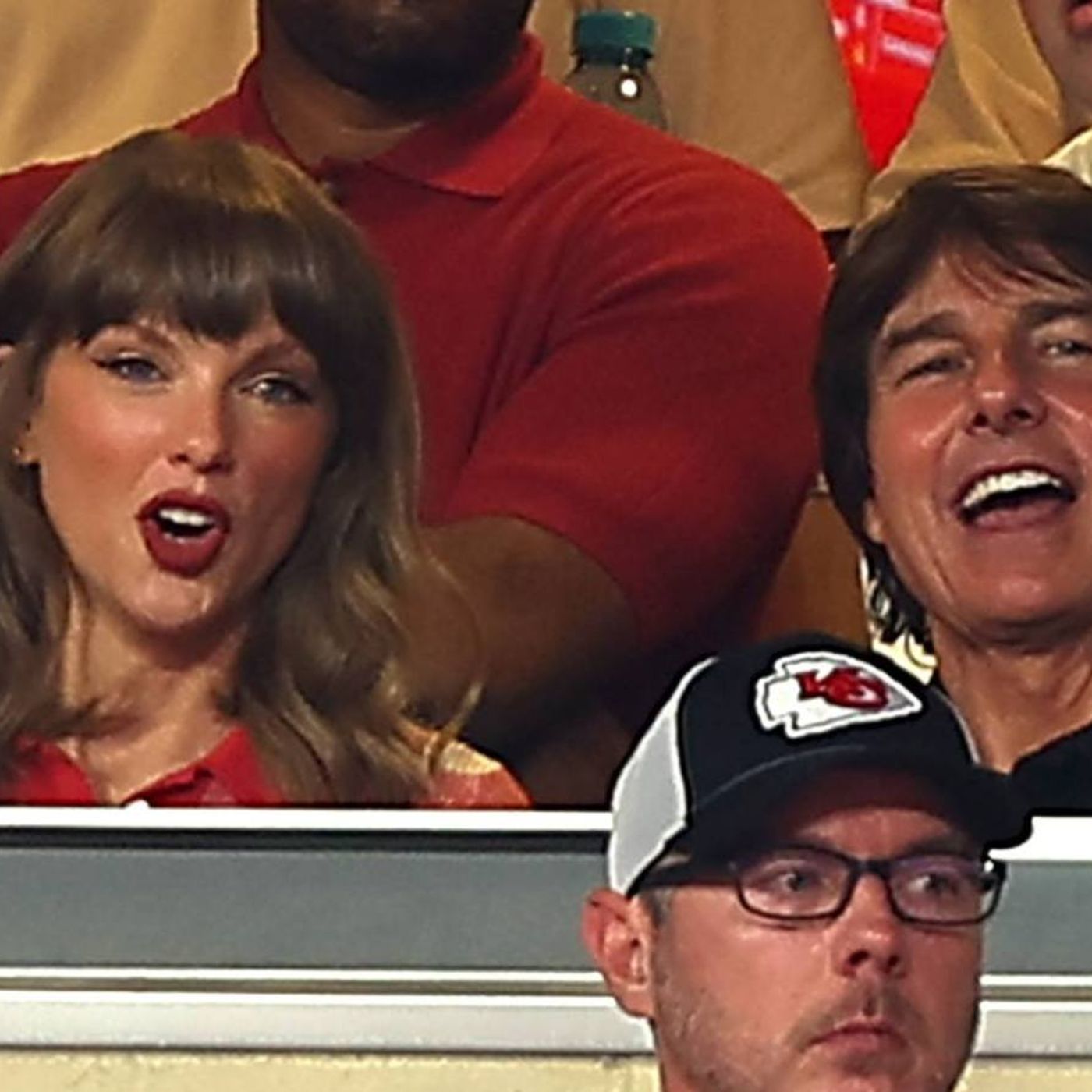 Taylor Swift Chats With Tom Cruise as She Cheers on Travis Kelce at First Chiefs Game Since Wedding episode artwork