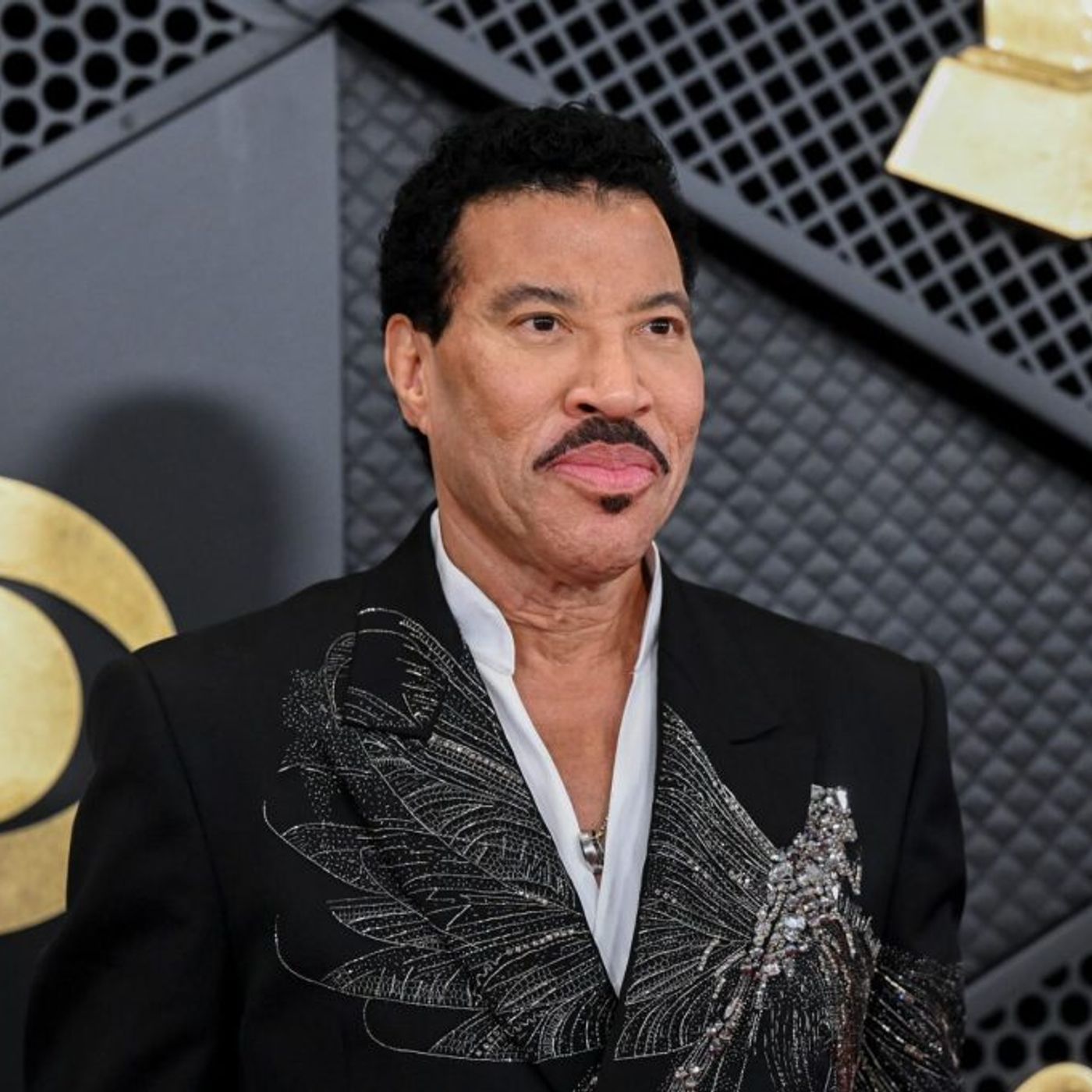 ‘Damn Unk!’ Chris Brown Reacts After Lionel Richie Roasts Him During Concert episode artwork
