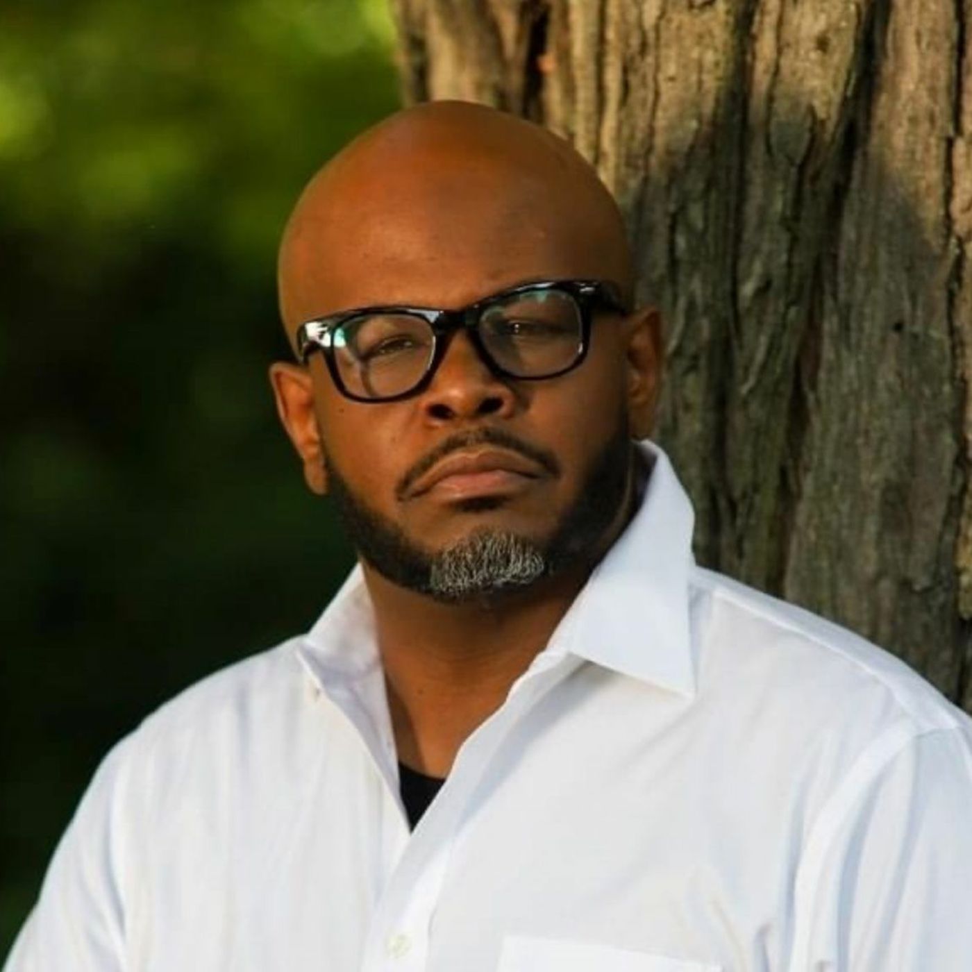 Episode 372 - Interview With Dion L Davis! episode artwork
