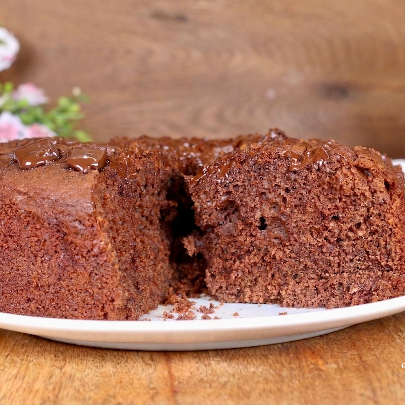 Torta al cioccolato fondente: la ricetta soffice con copertura golosa episode artwork