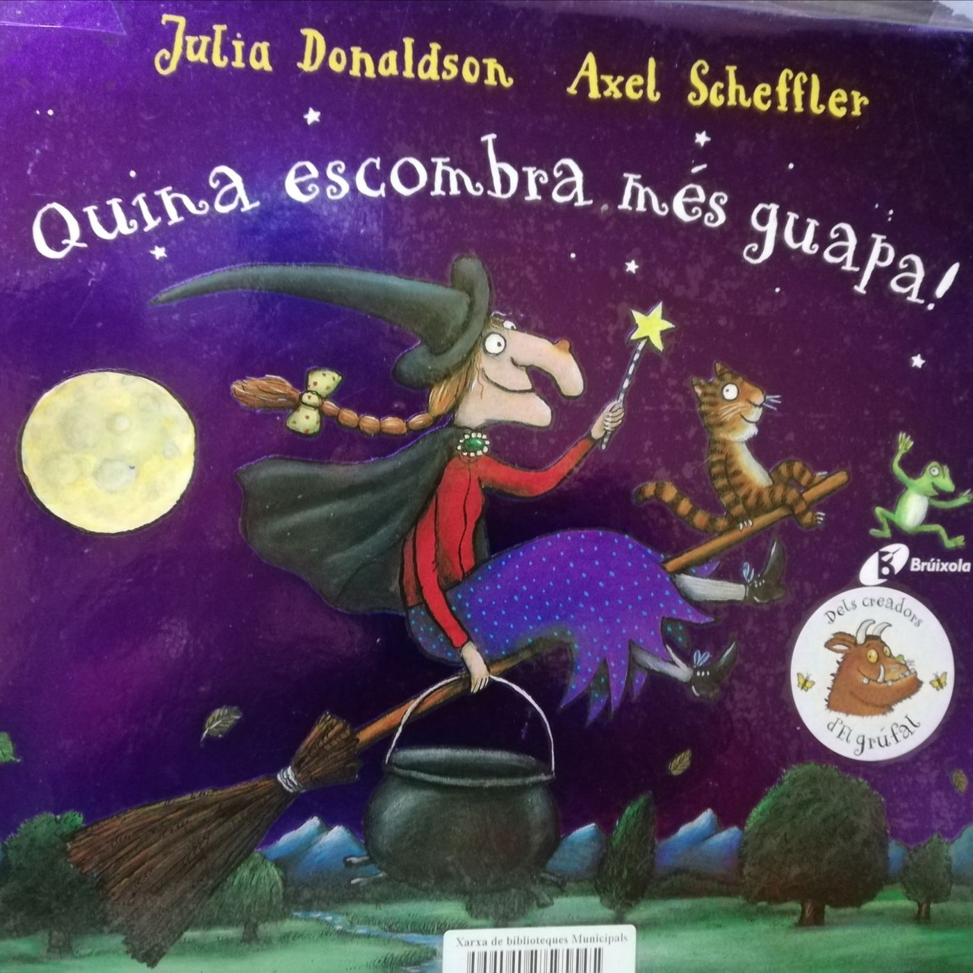 Roda de contes (12 - The three pigs i Quina escombra més guapa) 14 01 2021 episode artwork