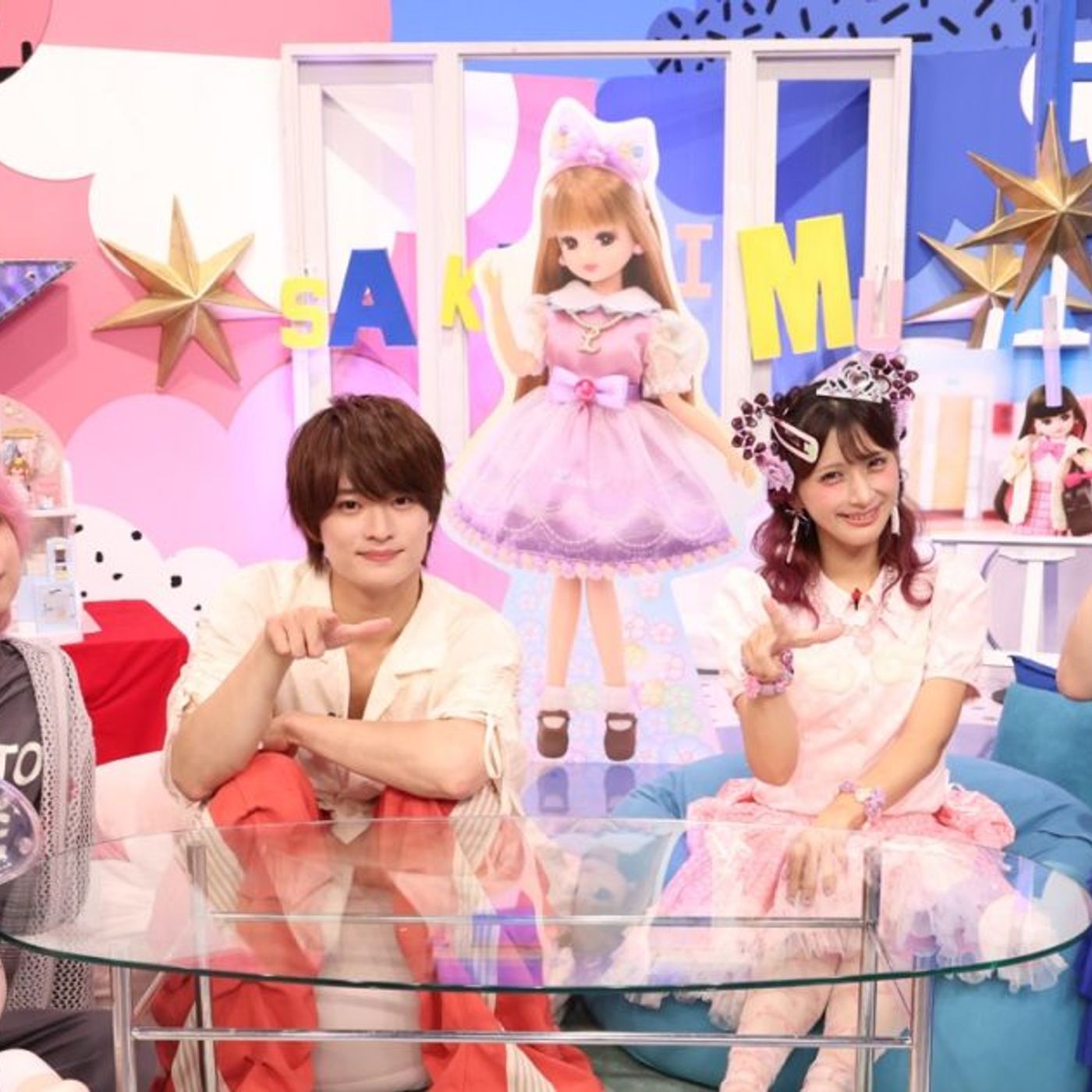 佐久間大介『サクサクヒムヒム』でリカちゃんを深堀り！興味津々に触れるACEes浮所飛貴に「そんな変形ロボみたいに！」