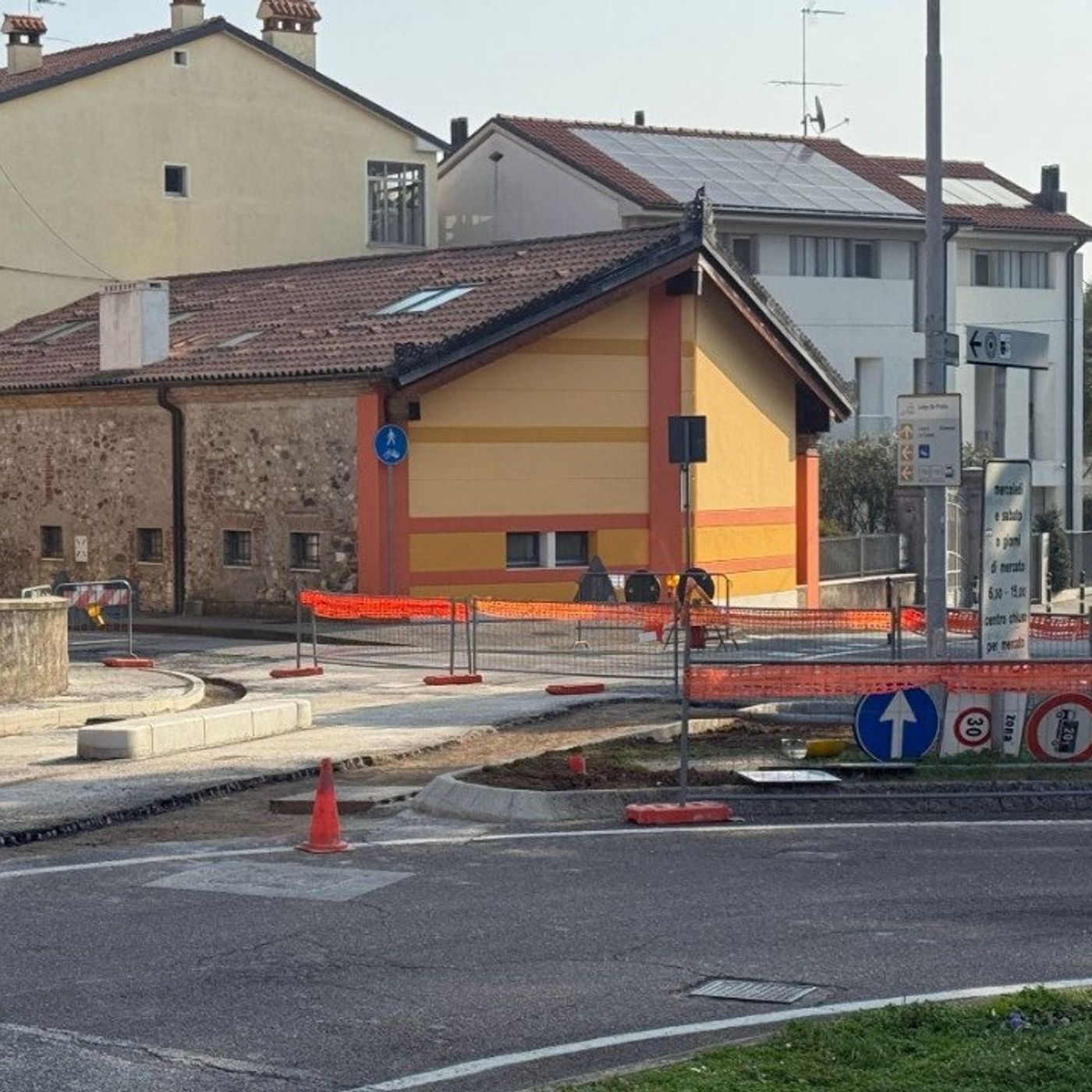 Via Marconi e via Fogazzaro, cantiere al rush finale: “Puntiamo a qualità e sicurezza” episode artwork
