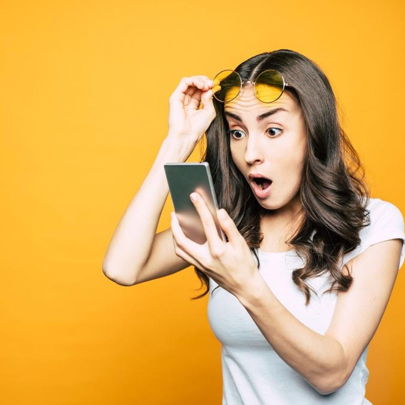 Ela nunca manda mensagens Faça isso e veja-a correr atrás de você!  Psicologia Feminina