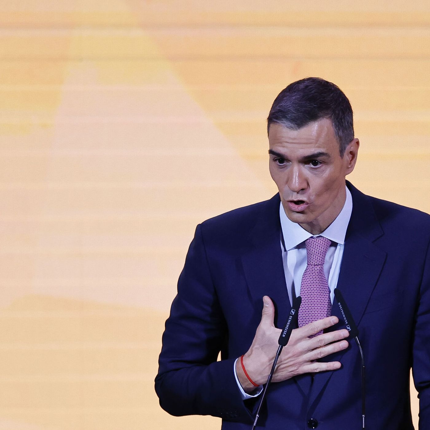 Es Noticia: Ábalos desmiente a Sánchez y confirma su reunión con Otegi