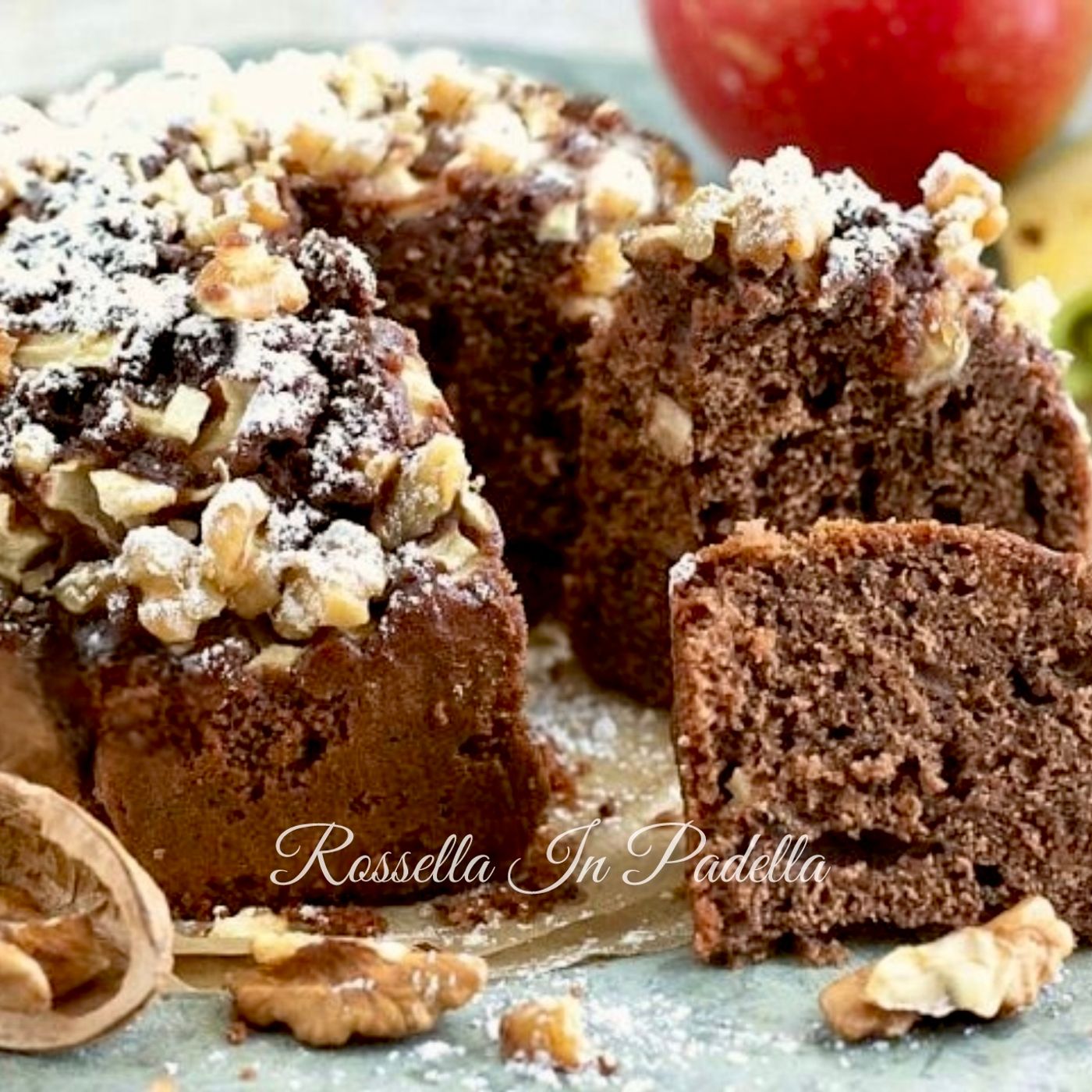 Torta di mele con noci e cacao