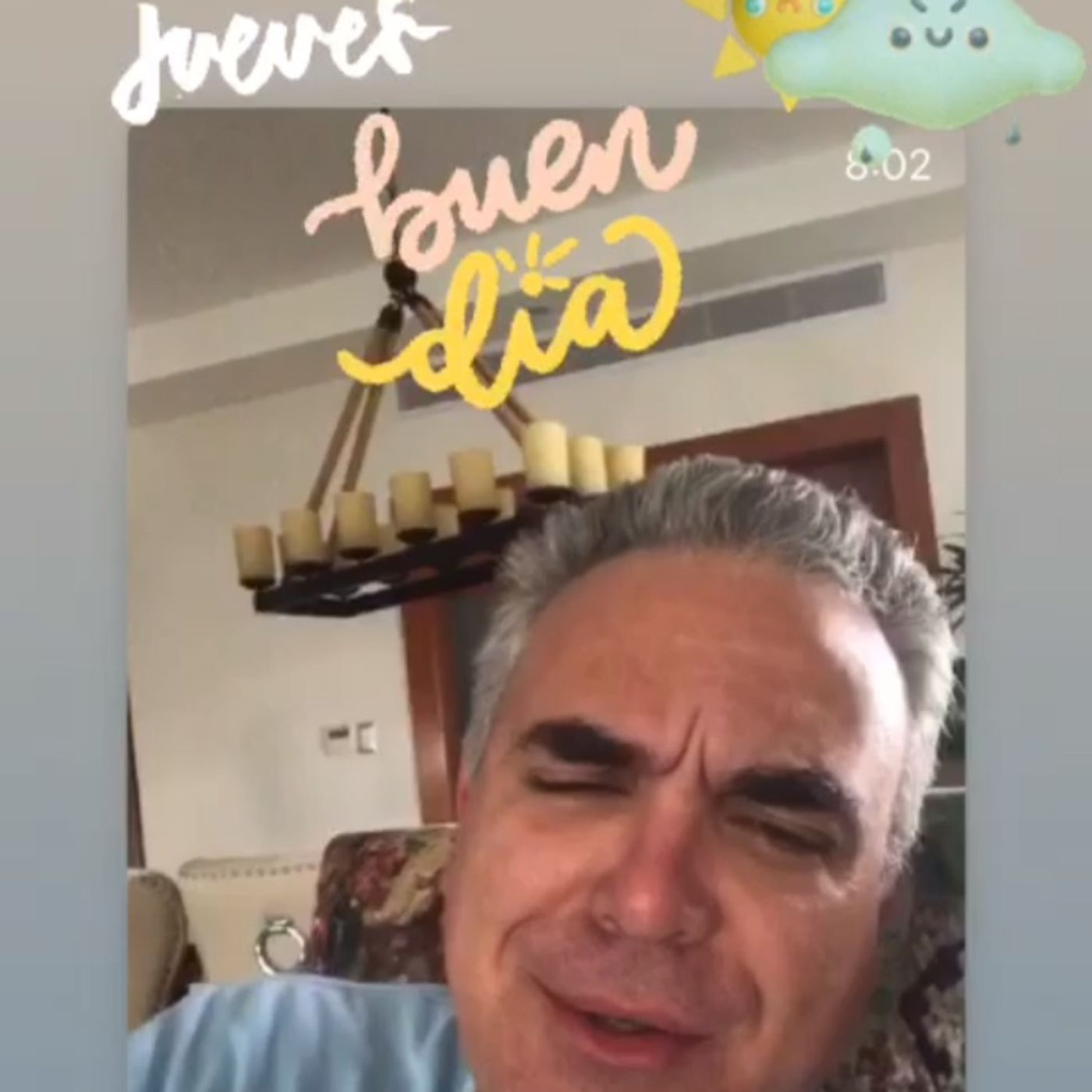 Lavándose... las noticias.