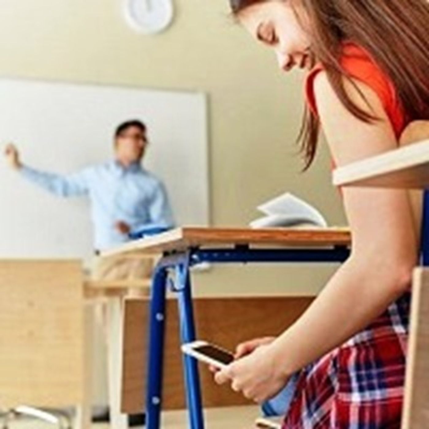 No ai cellulari in classe, un divieto salutare