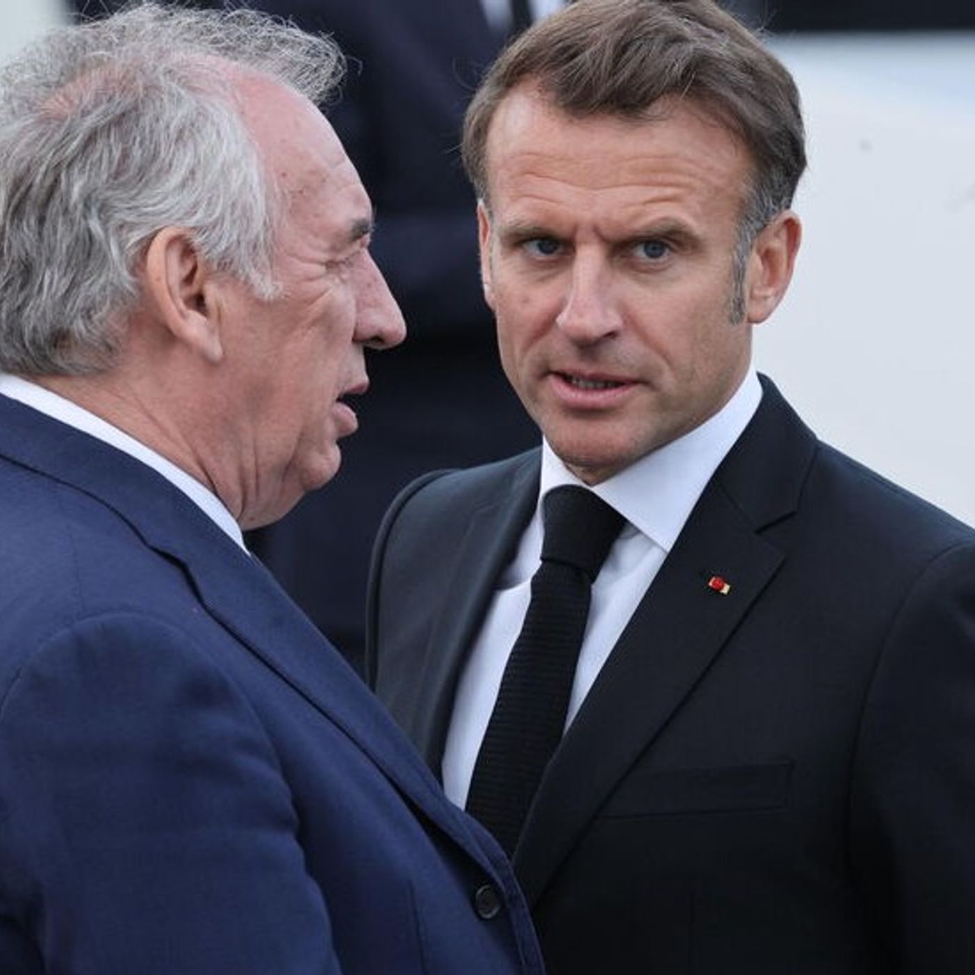 FranciaOggi: Bayrou al bivio, crisi in vista - Macronisti divisi - Macron attacca israele - enticinque Dipartimenti in Allerta Arancione per