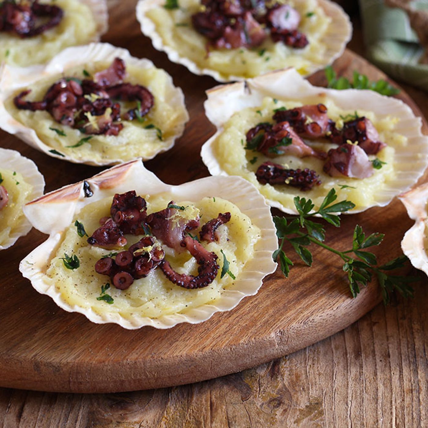Antipasto di polpo su crema di patate