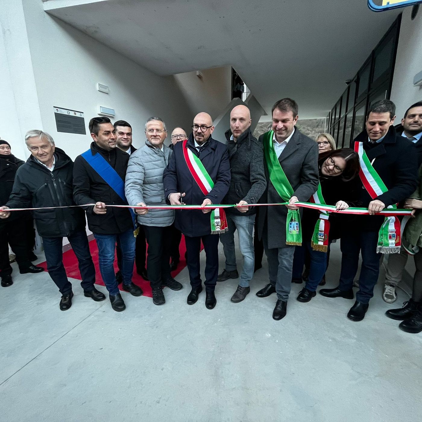 Taglio del nastro per il nuovo municipio: nasce il centro che unisce servizi e persone Taglio del nastro per il nuovo municipio: nasce il centro che unisce servizi e persone