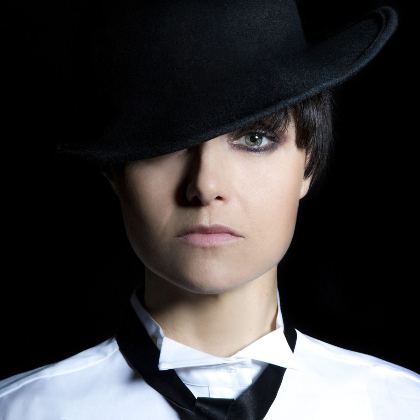 Petra Magoni: «“Equilibrismi”: musica nuda e funambolica»